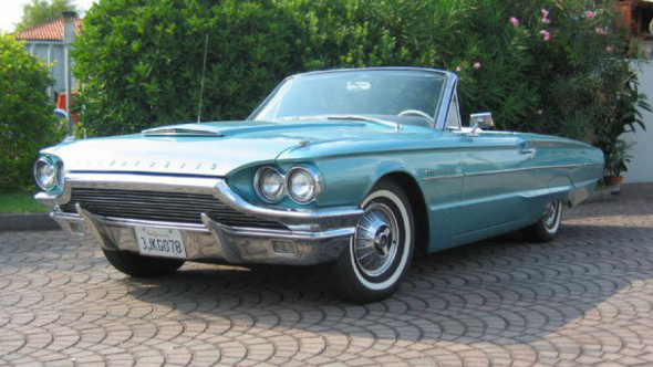 1966 Ford Thunderbird – Thelma &amp; Louise 