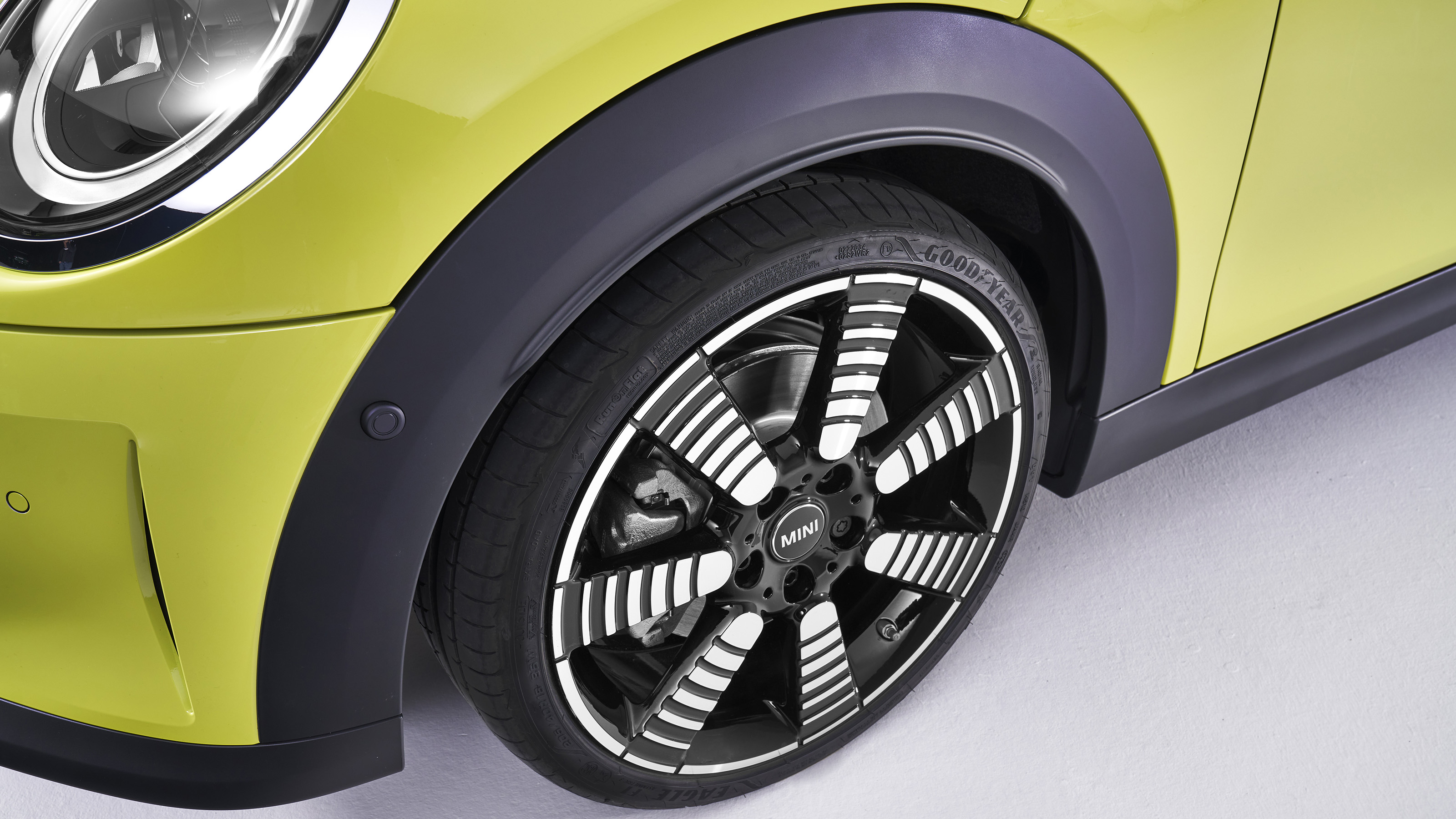 MINI Cooper S alloy wheel