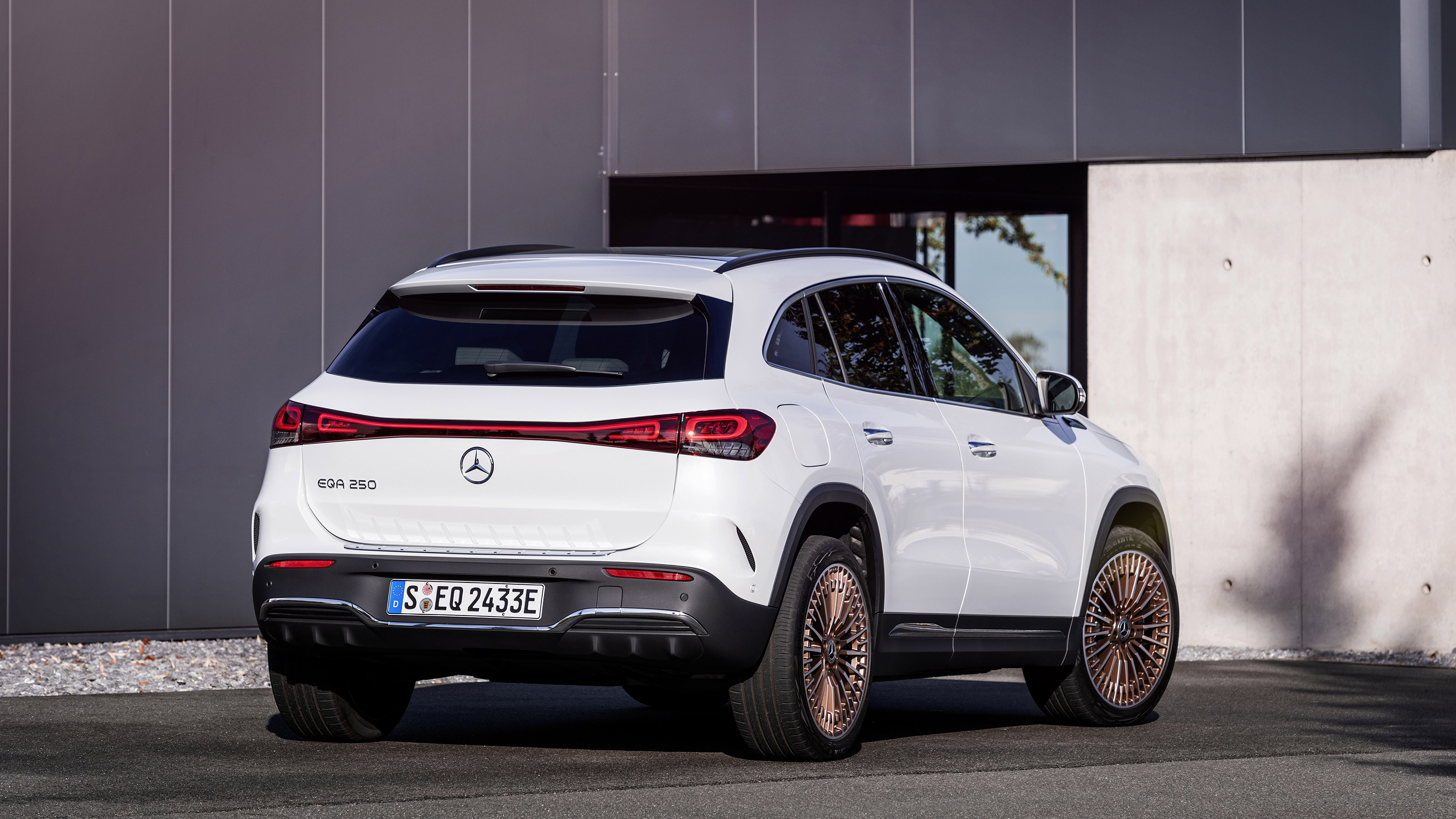 Mercedes EQA rear