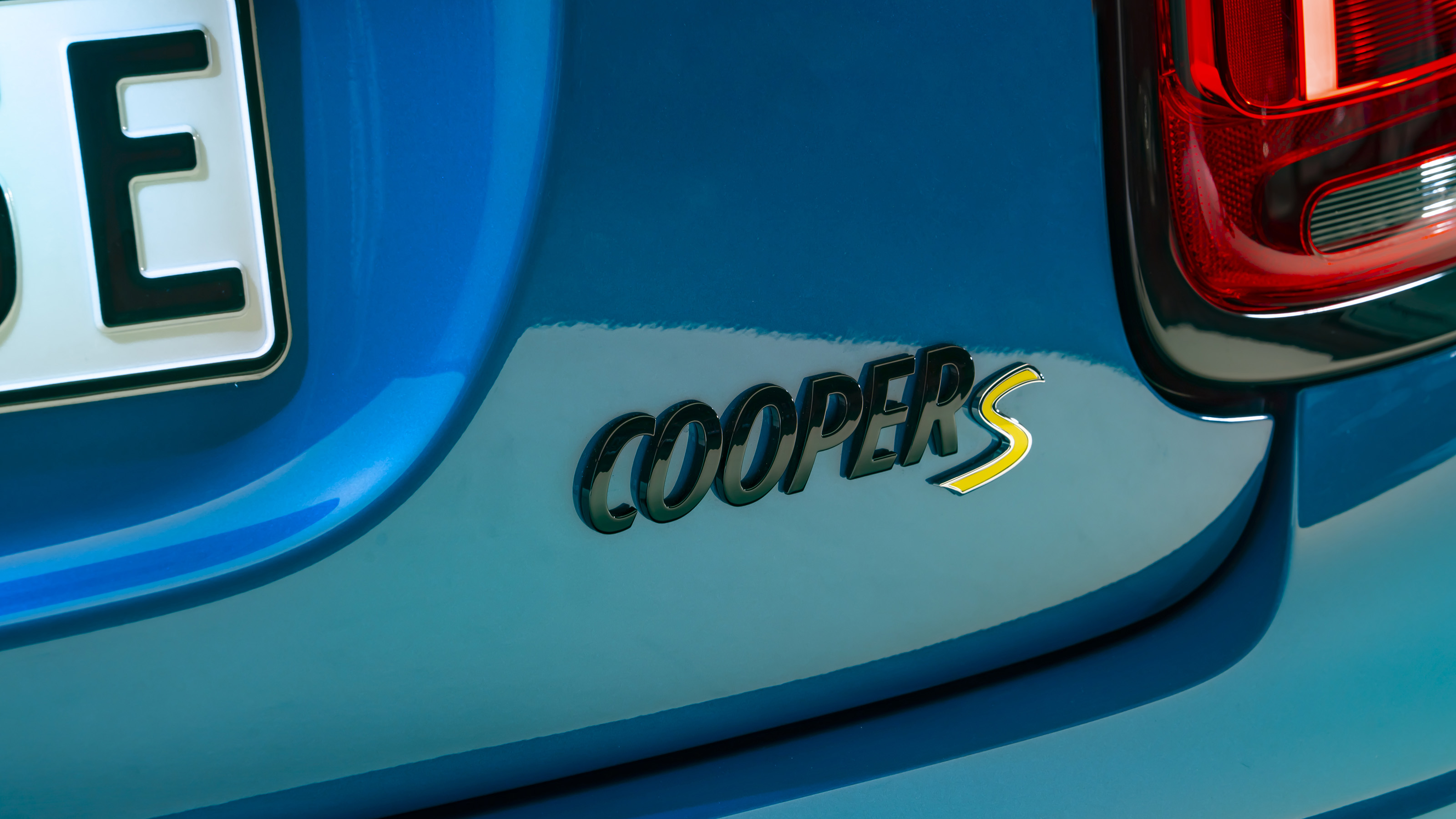 MINI Electric badge