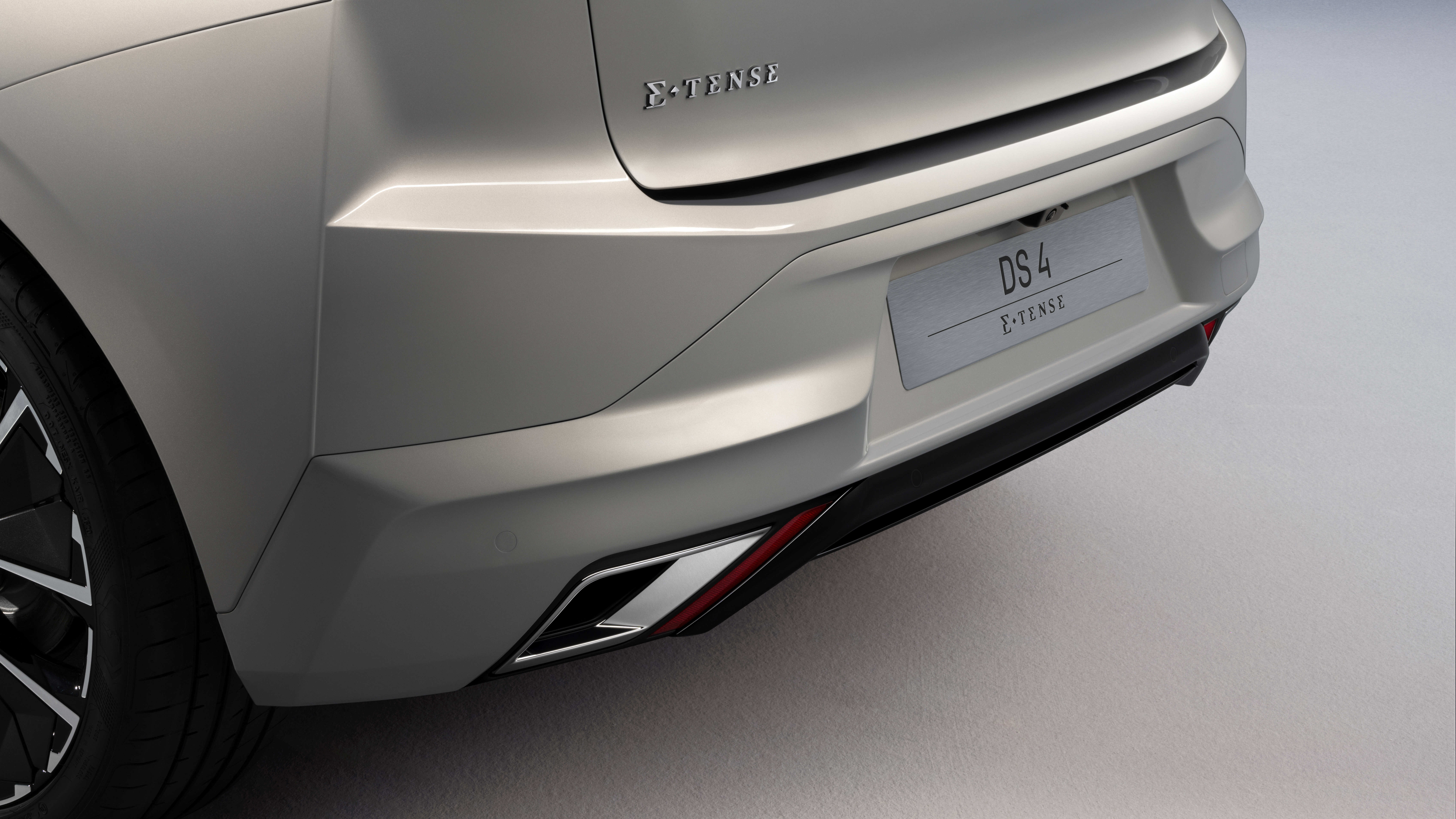 2021 DS 4 E-Tense - rear 
