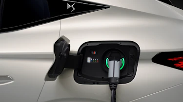 2021 DS 4 E-Tense - charging port
