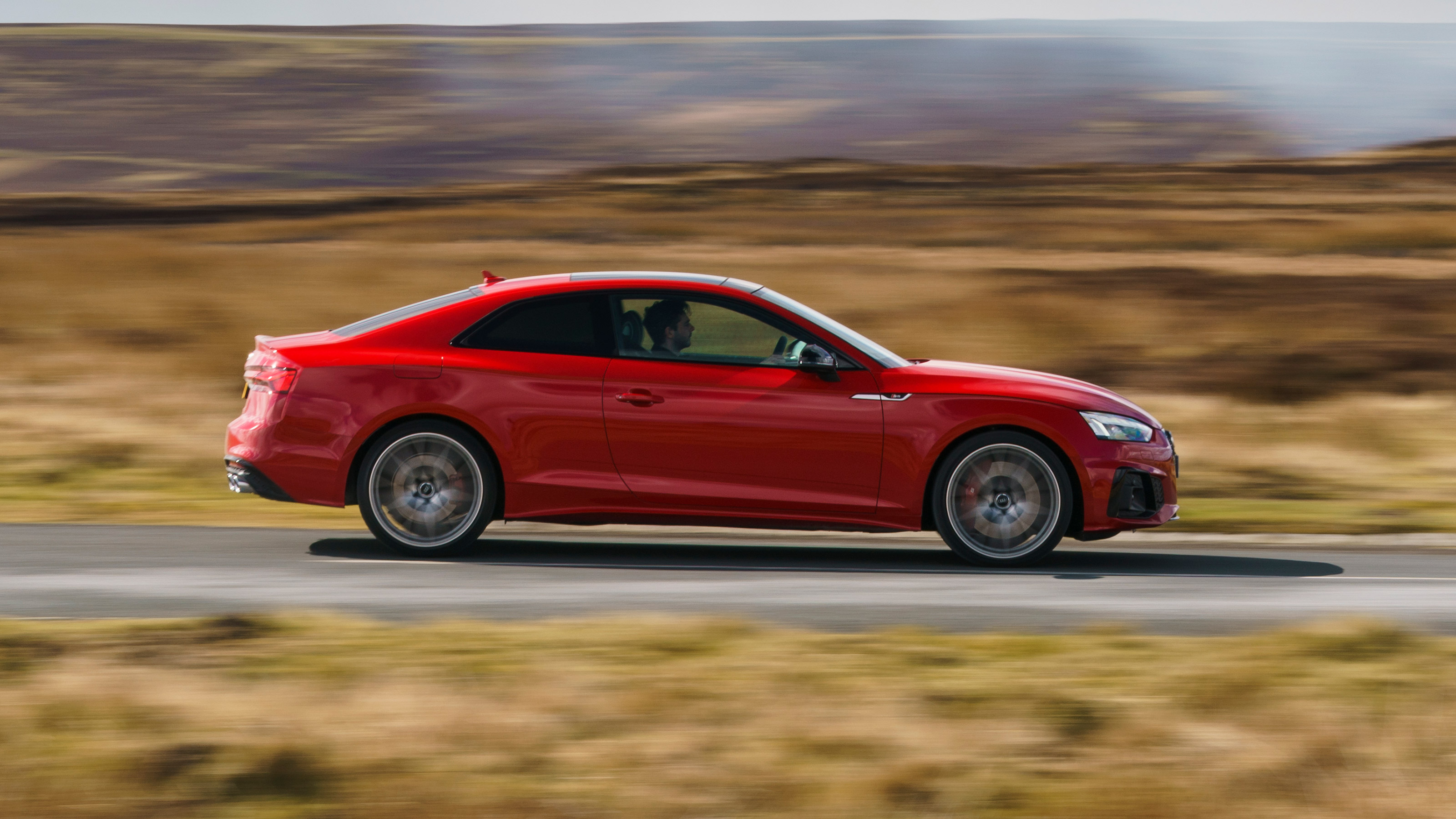 Audi S5 Coupe side panning