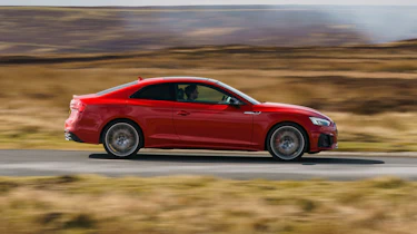 Audi S5 Coupe side panning