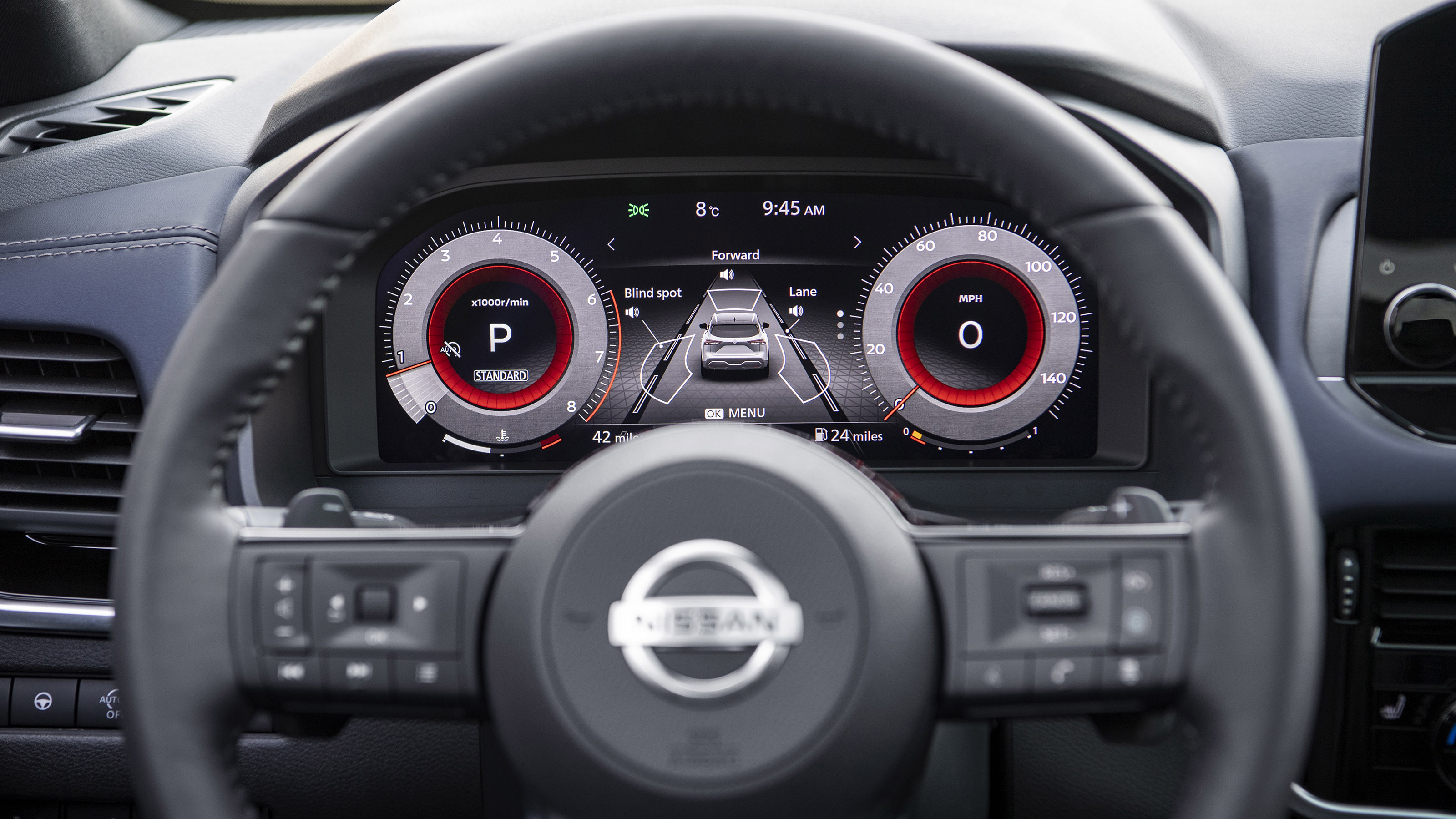 New Nissan Qashqai steering wheel and digital dials