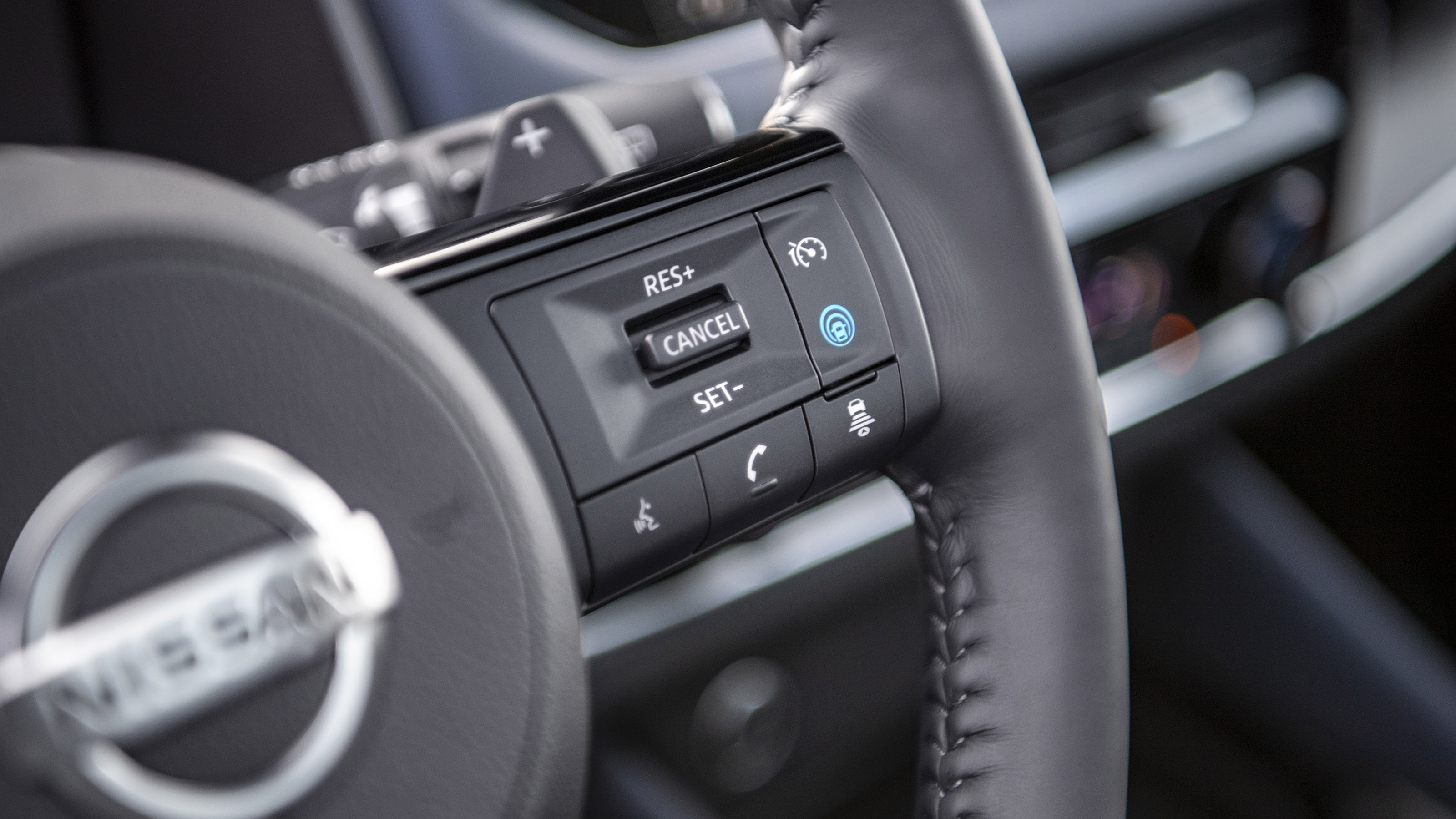New Nissan Qashqai steering wheel buttons