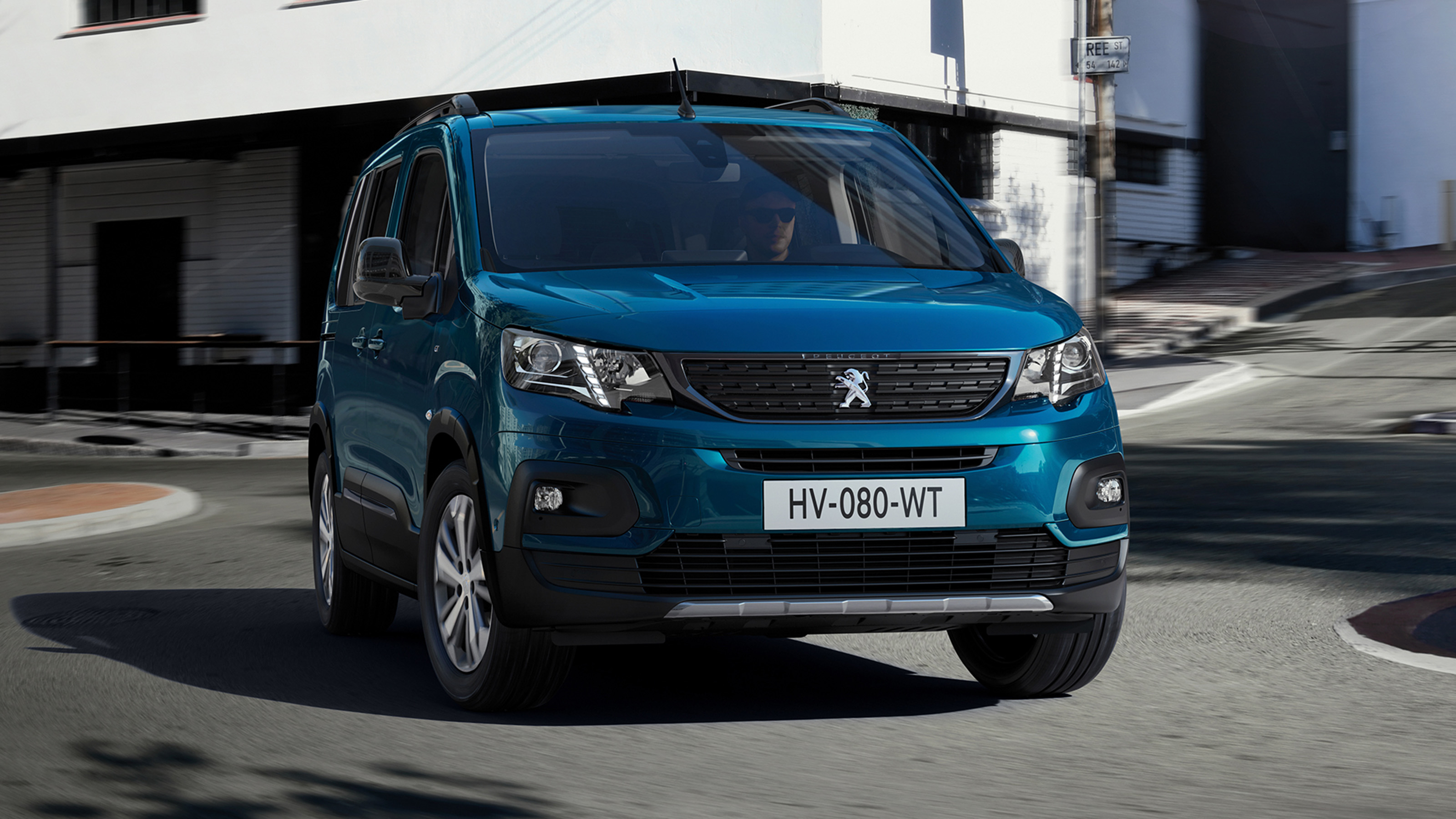 Peugeot e-Rifter front
