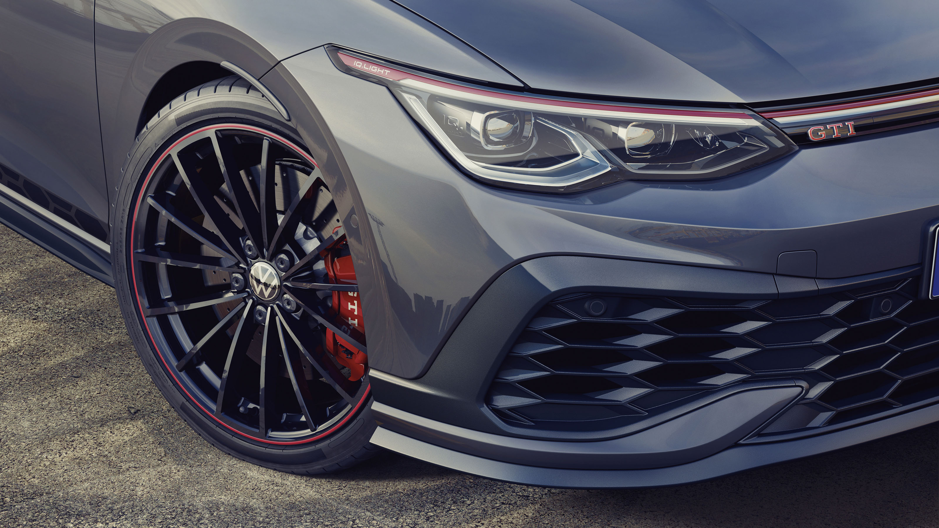 Volkswagen Golf GTI Clubsport 45 front end