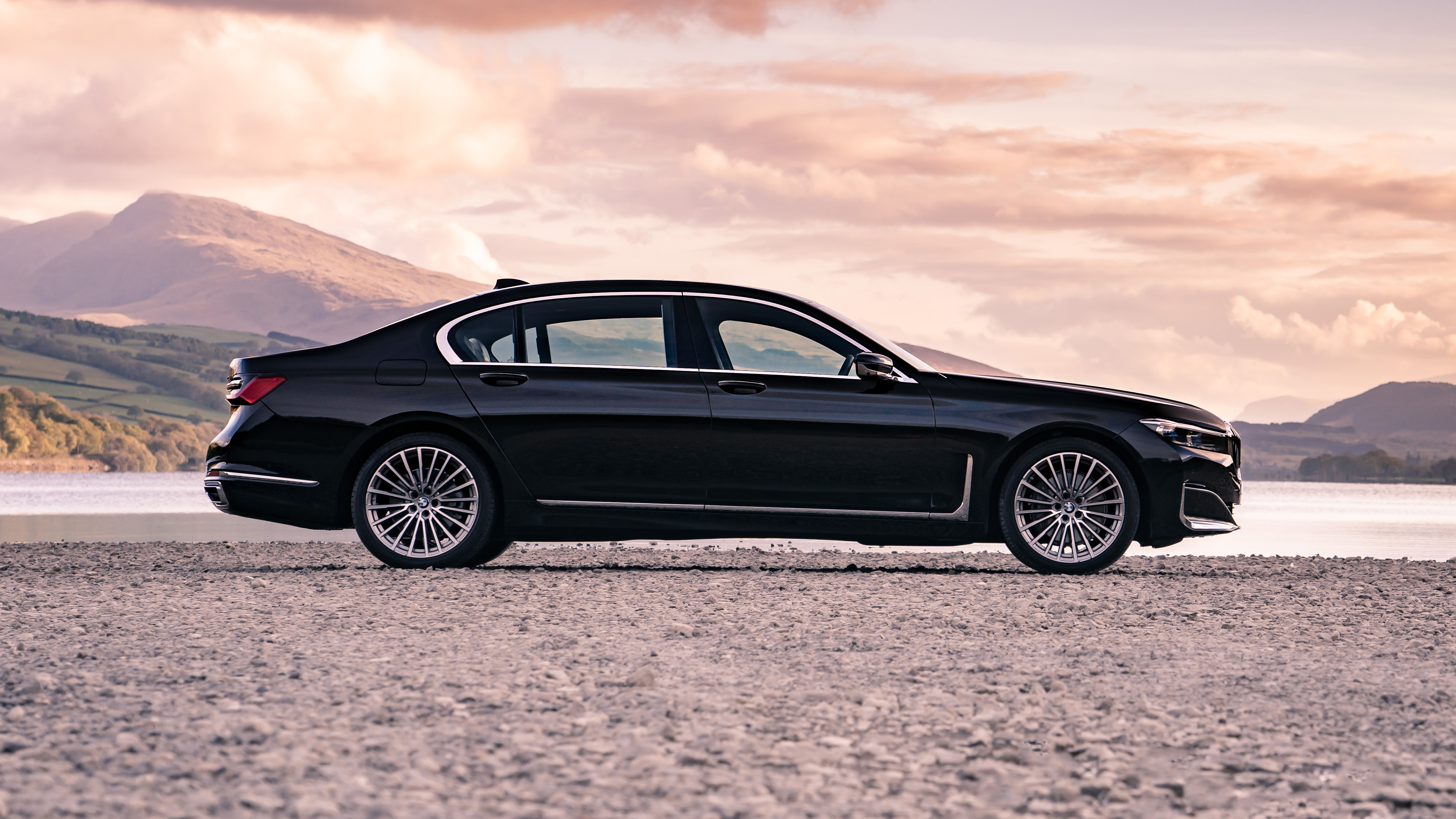 BMW 7 Series saloon - side on static 