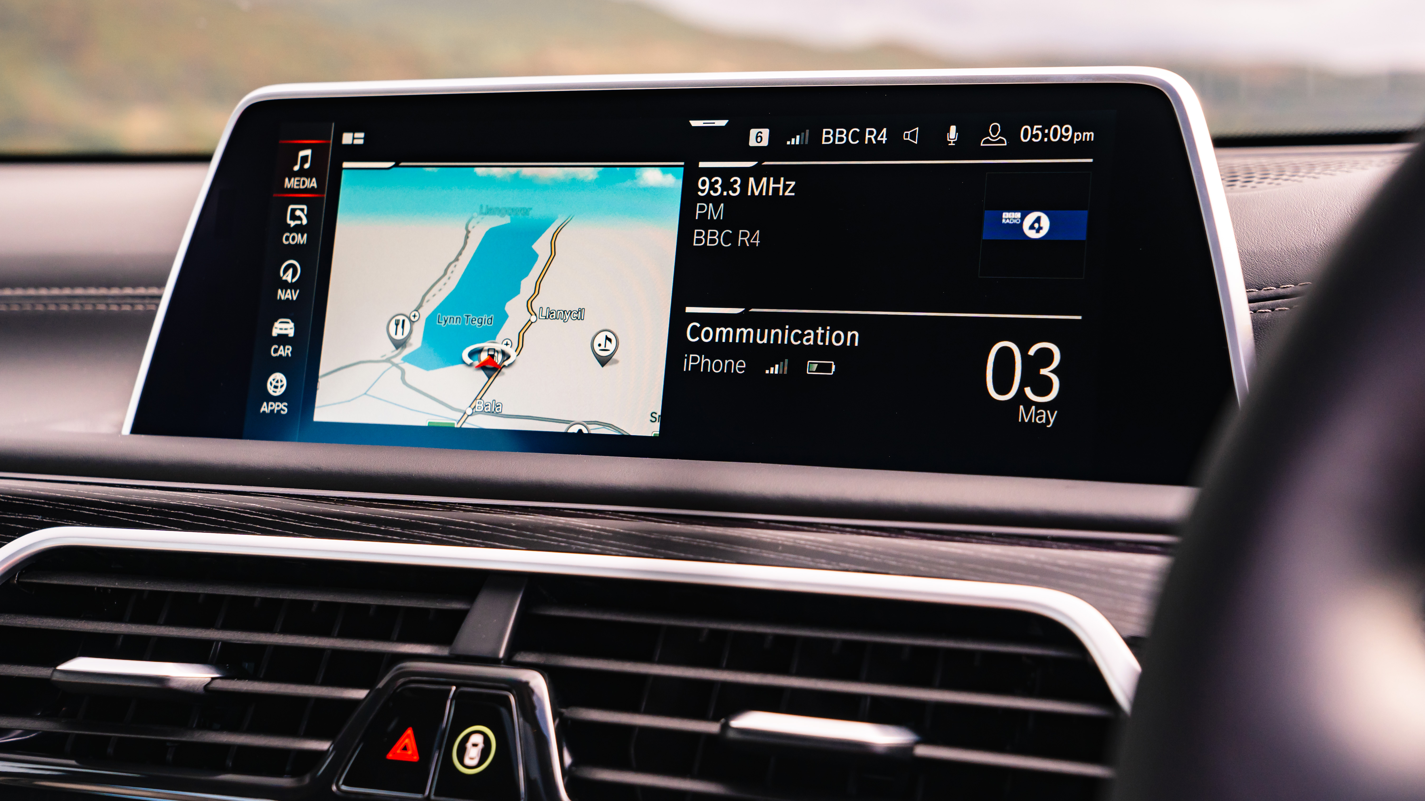 BMW 7 Series saloon - infotainment 