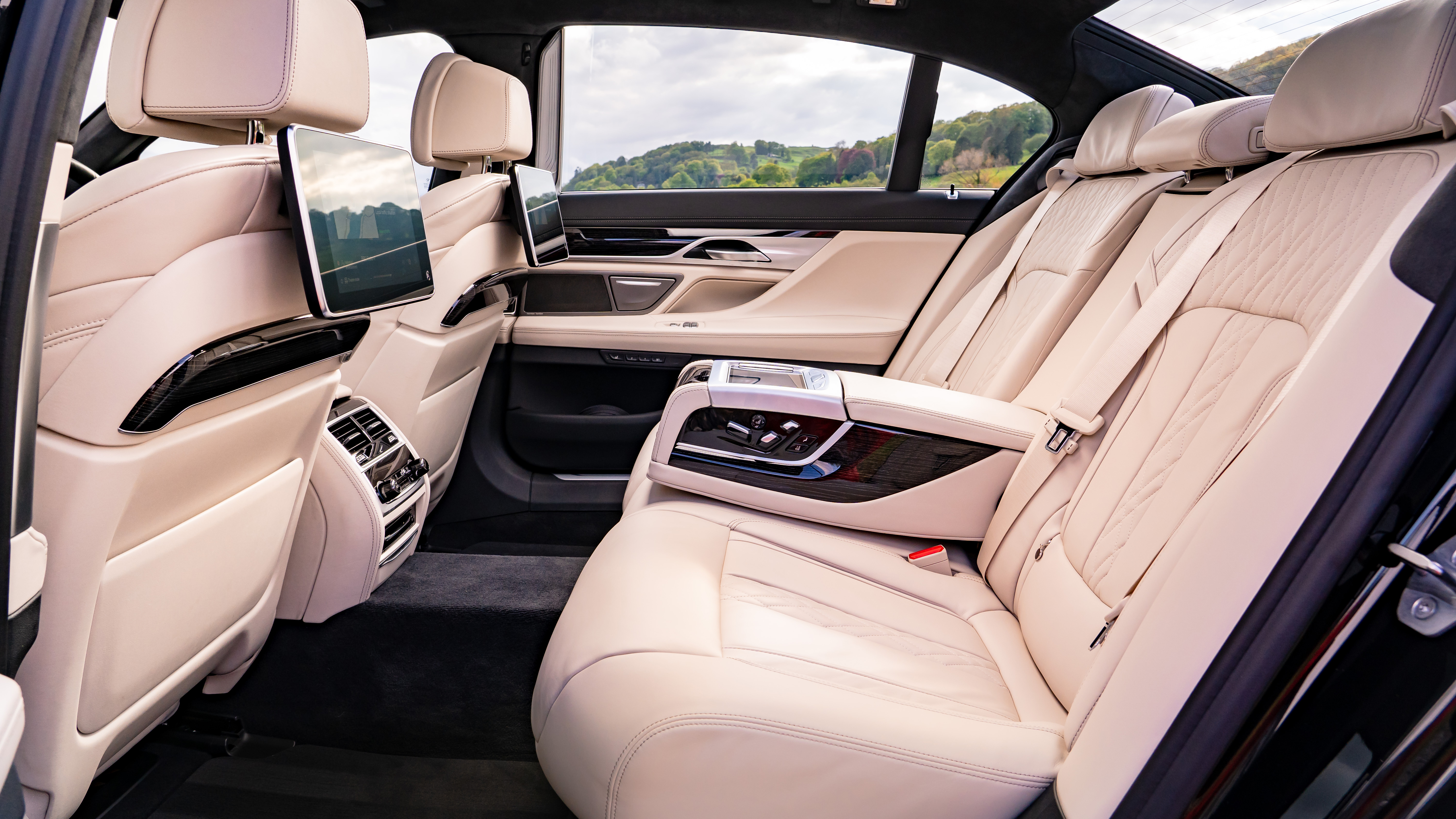 BMW 7 Series saloon - rear seats side view