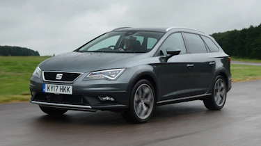 SEAT Leon X-Perience - front 3/4 view