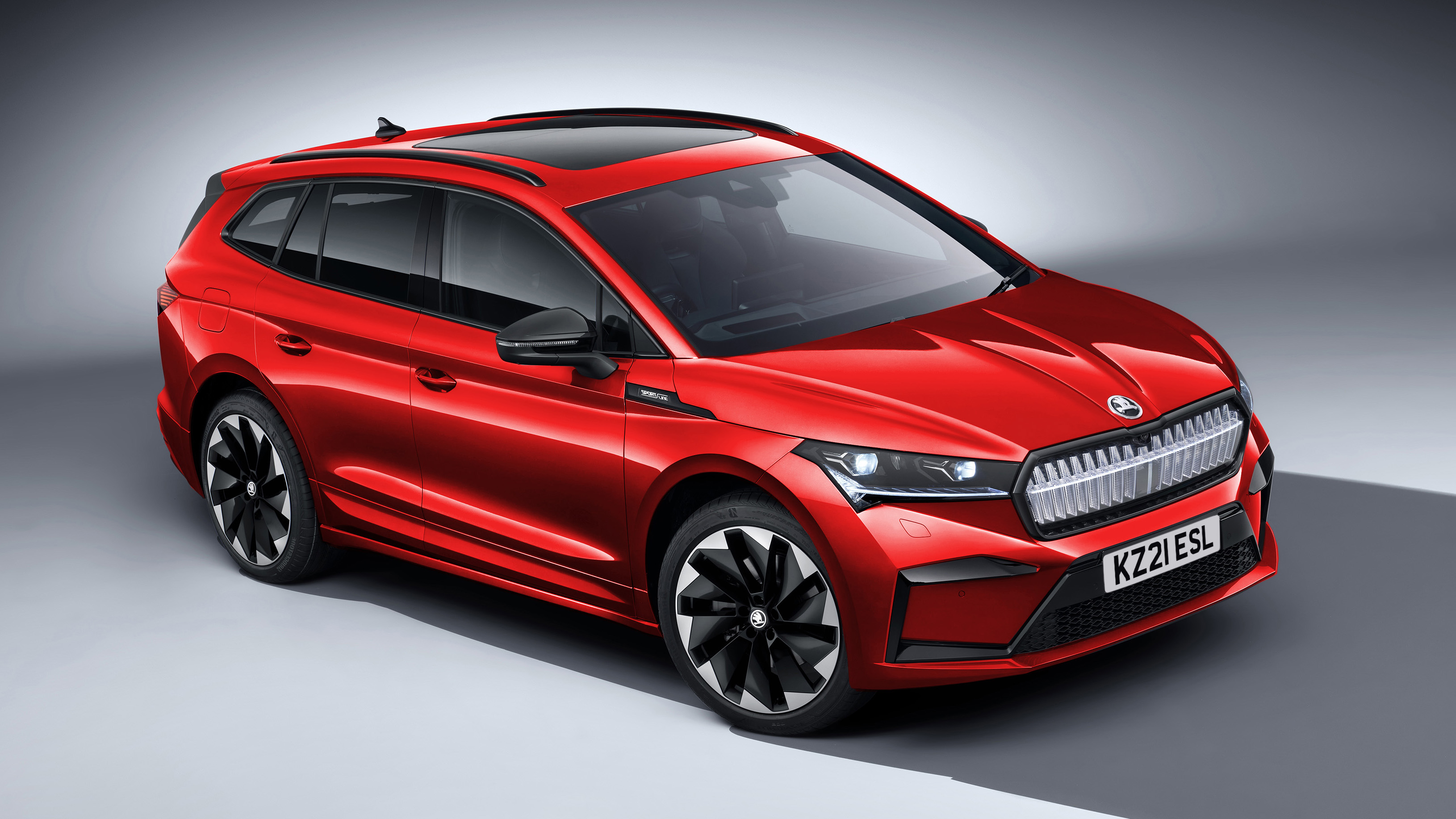 Skoda Enyaq iV Sportline - front 3/4 view