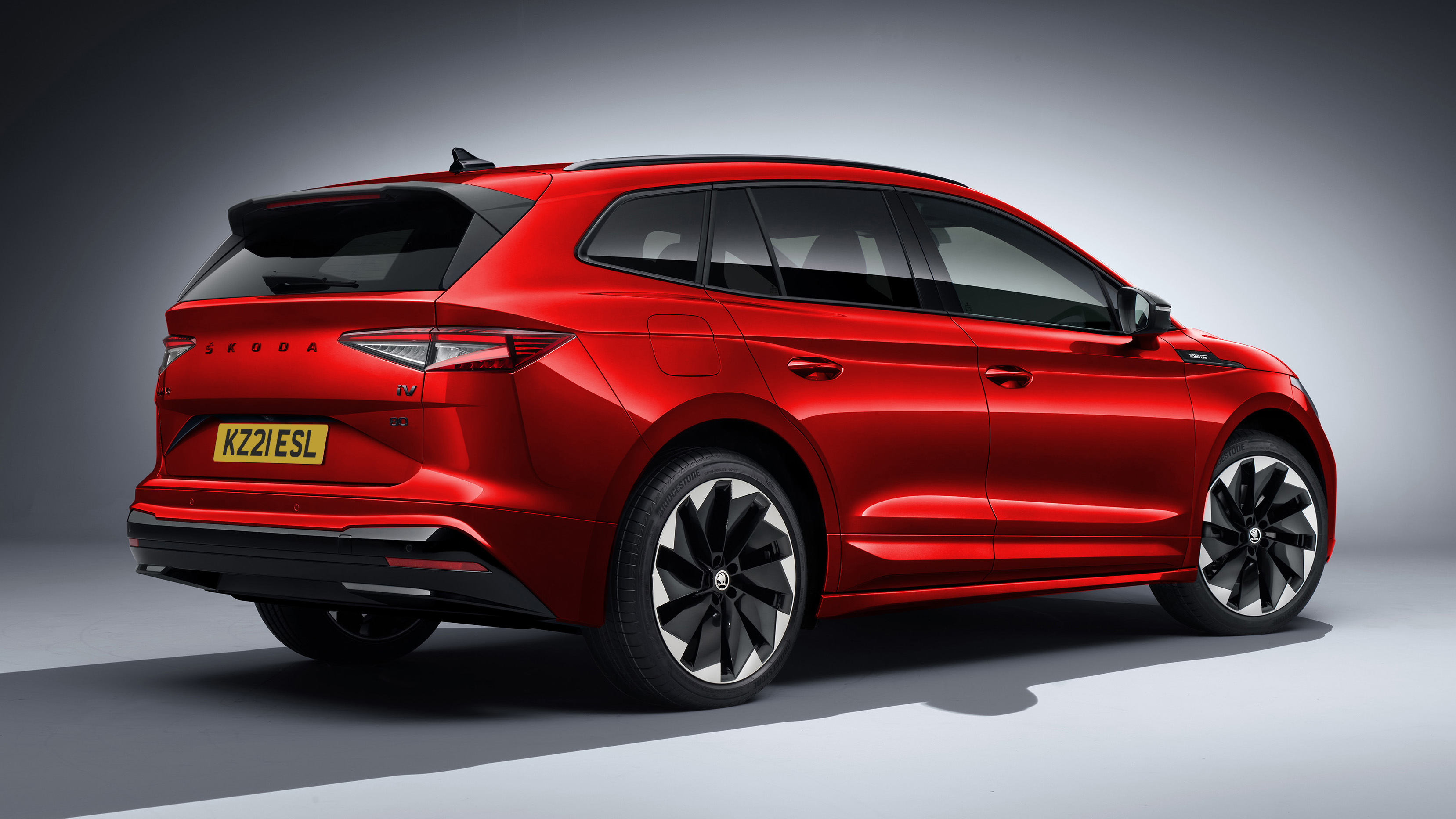 Skoda Enyaq iV Sportline - rear 3/4 view