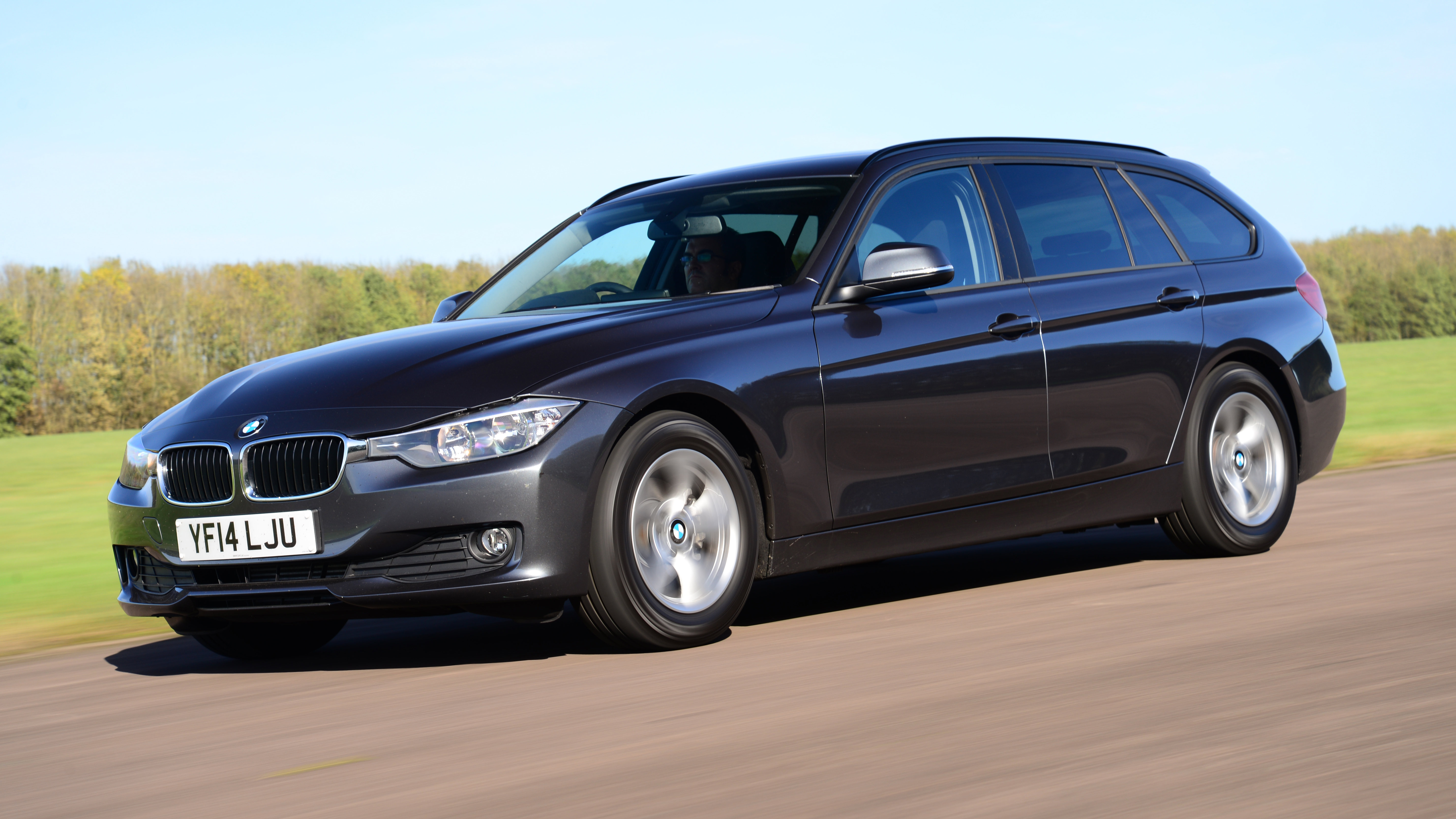 BMW 3 Series Touring xDrive - front 3/4 view