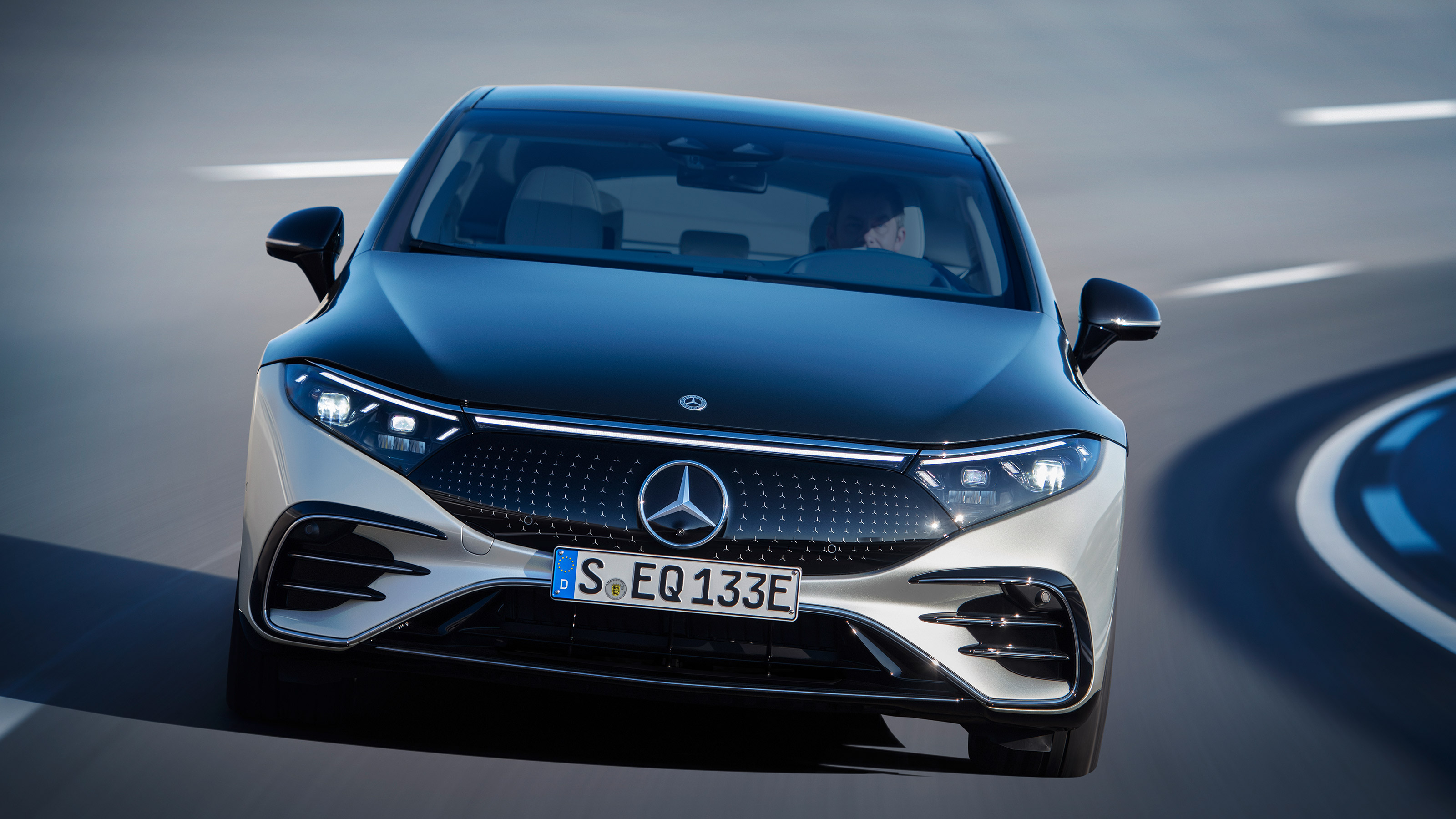 2021 Mercedes EQS front tracking 