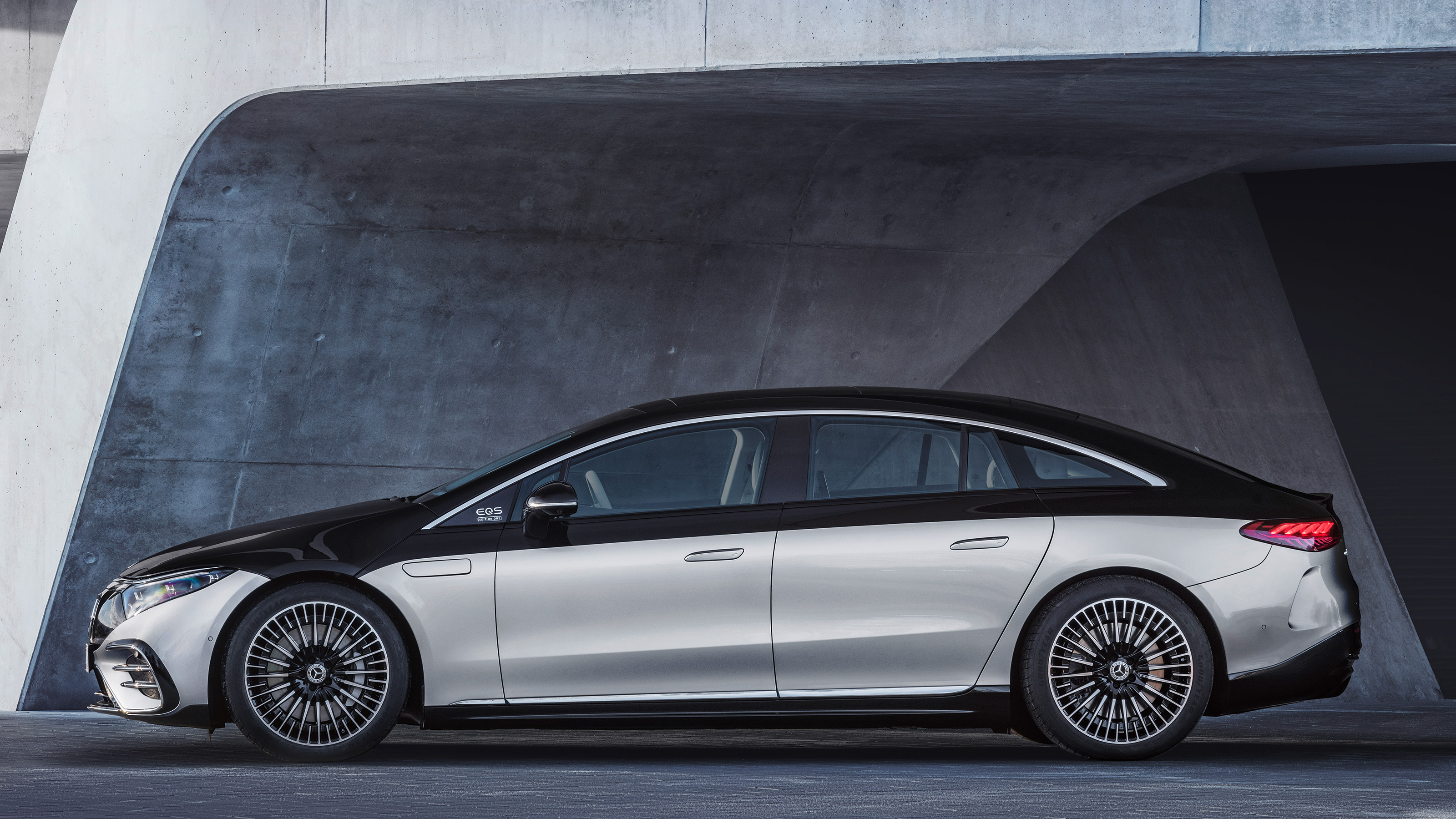 2021 Mercedes EQS side view