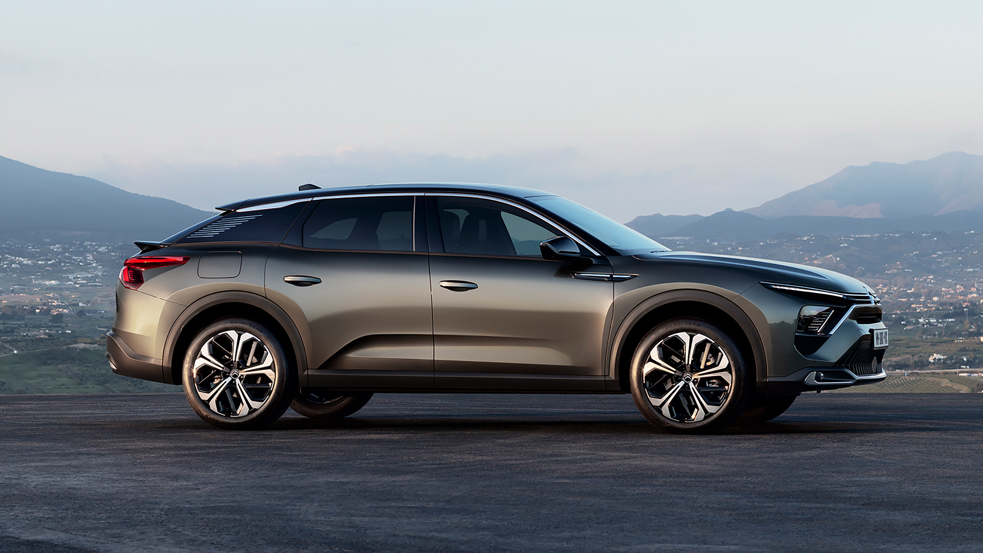 2021 Citroen C5 X crossover - static 