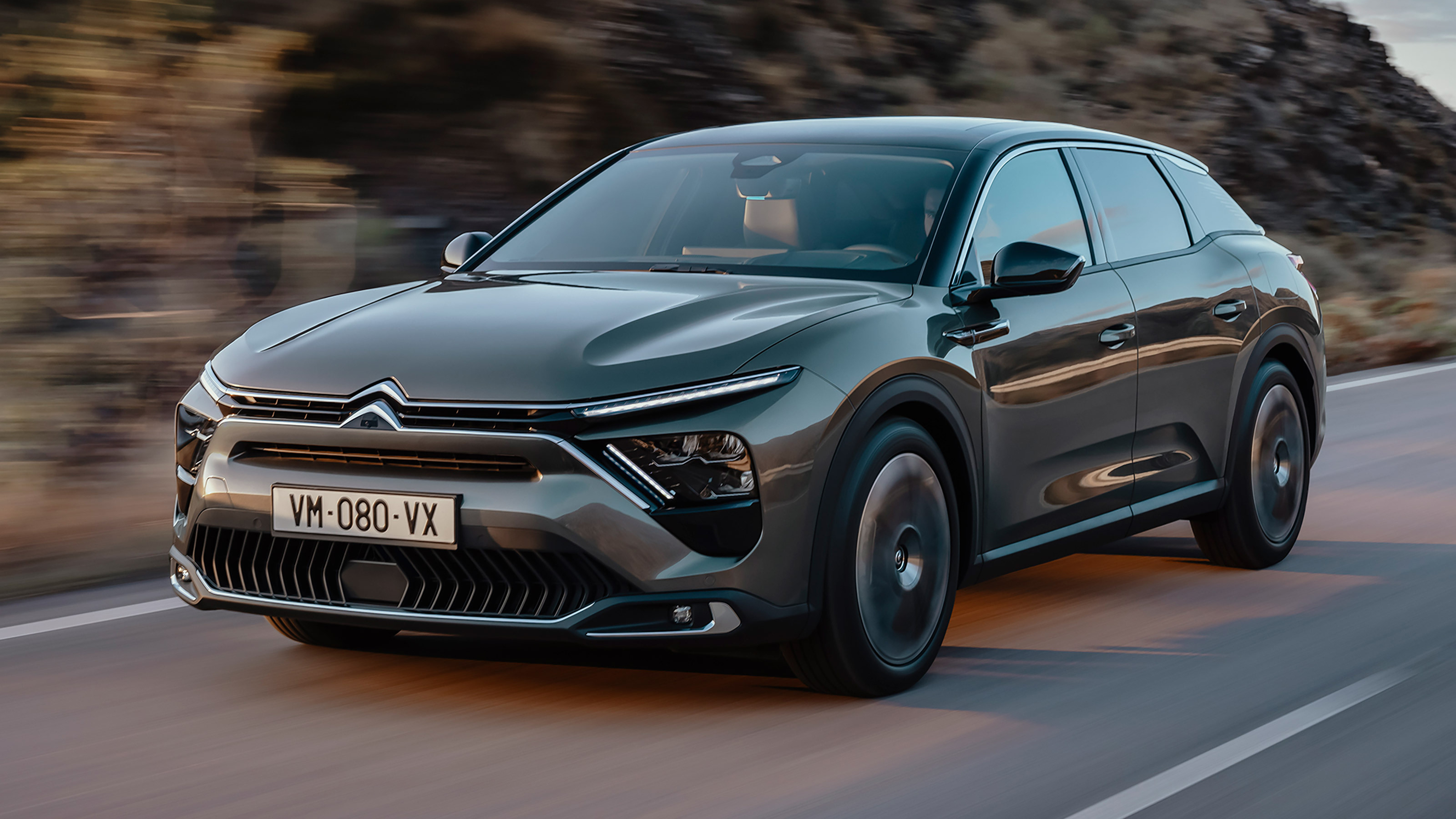 2021 Citroen C5 X crossover - front 3/4