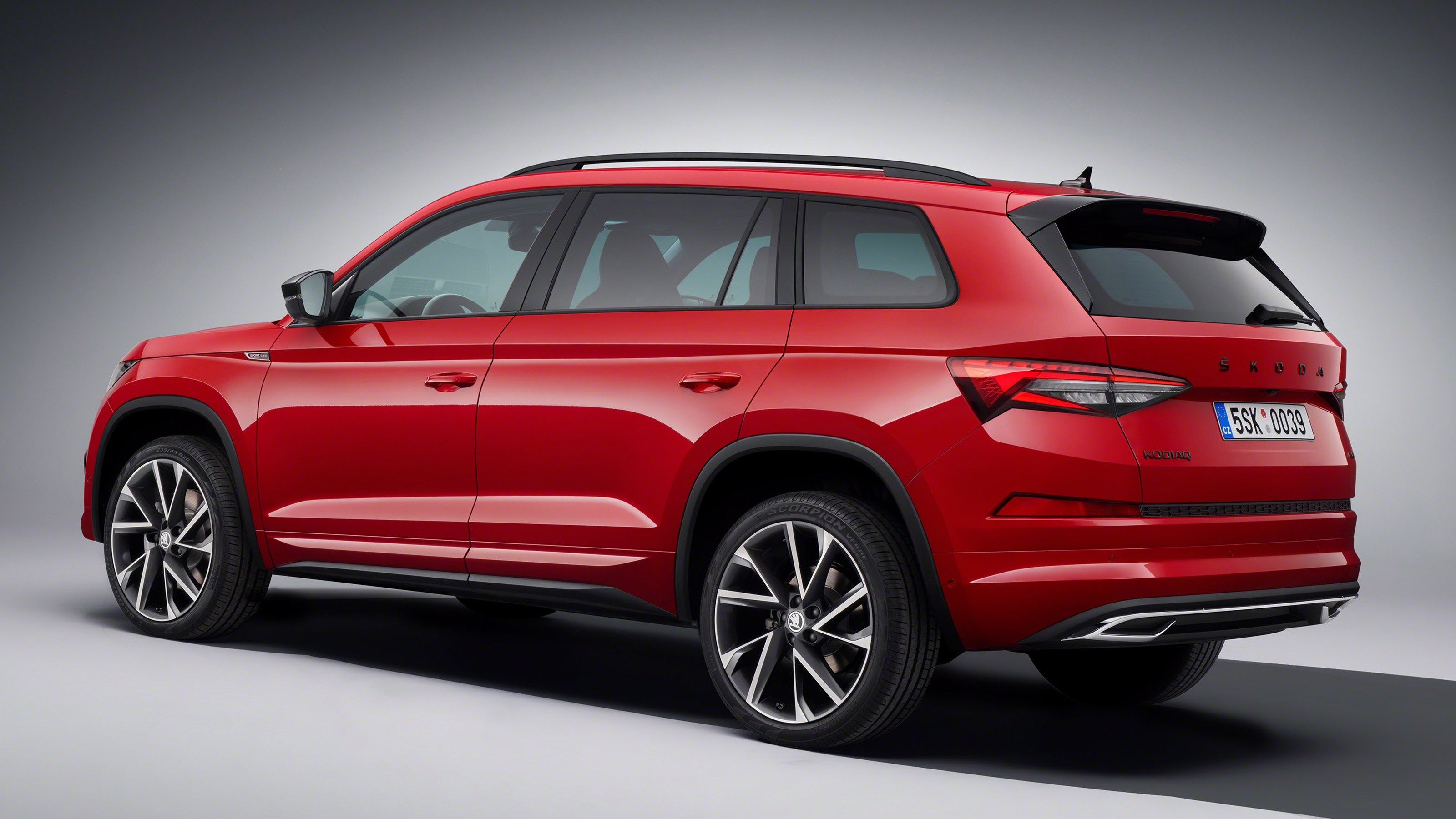 2021 Skoda Kodiaq Sportline static rear 