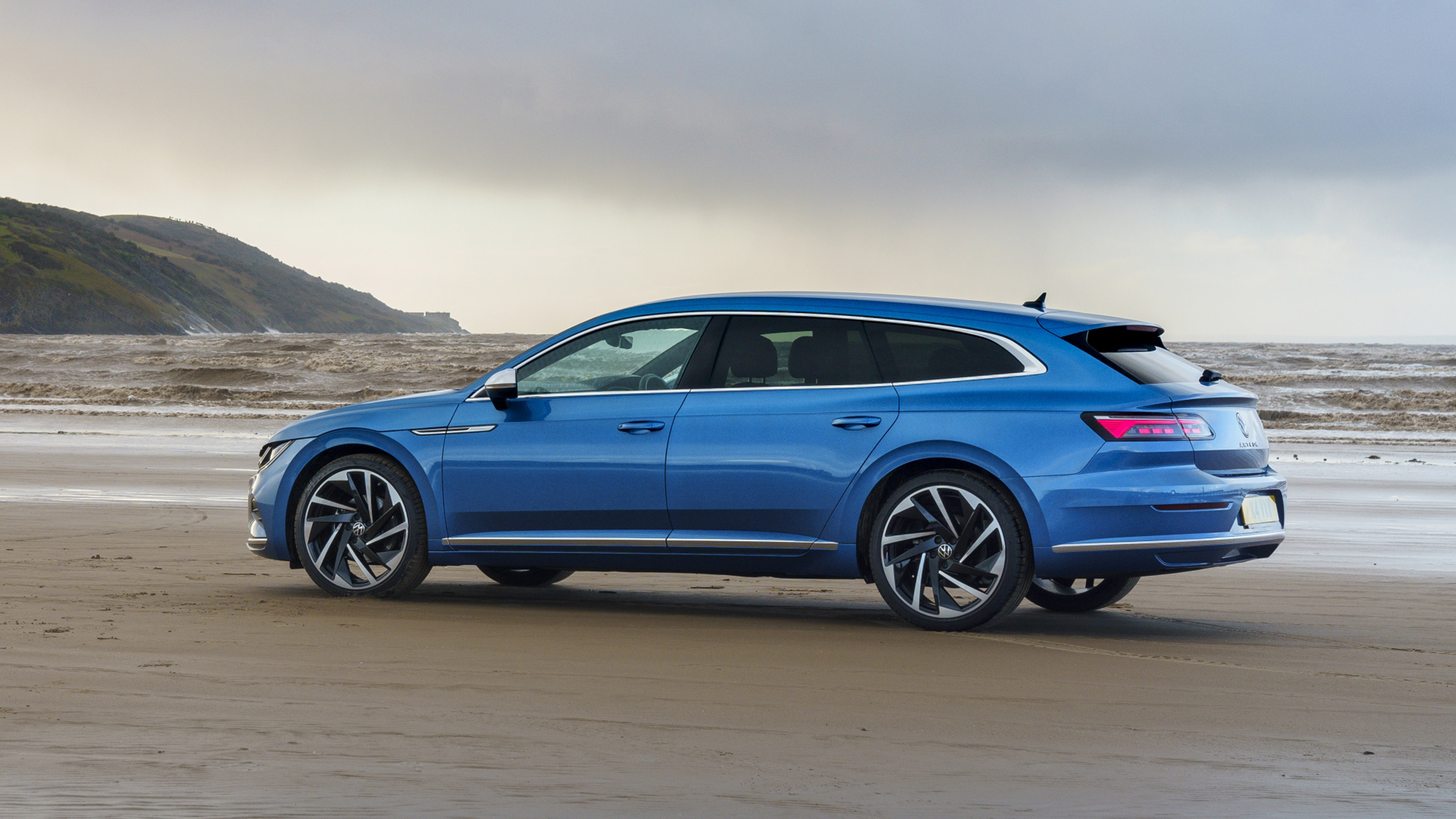 Volkswagen Arteon Shooting Brake estate rear 3/4 static