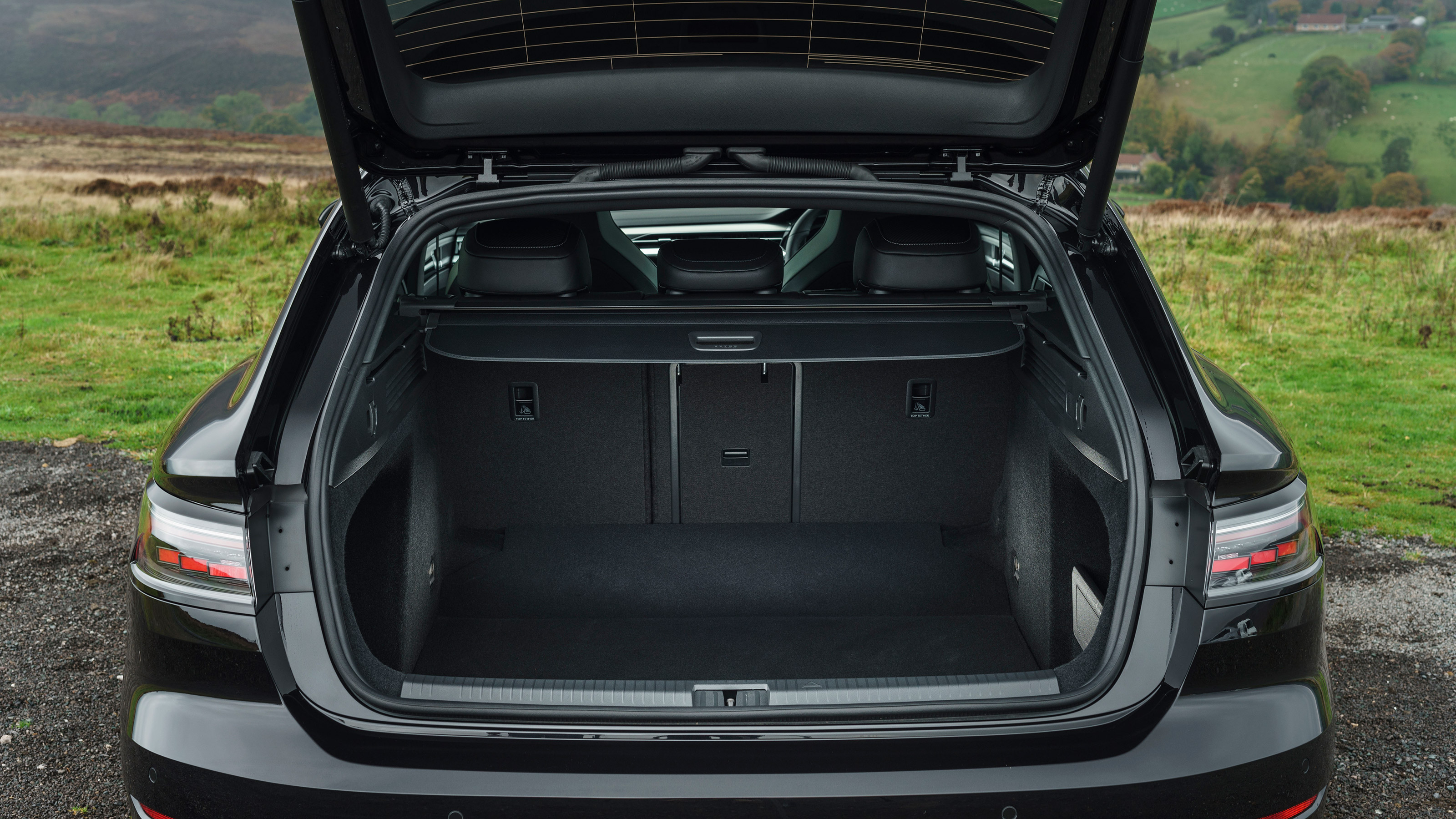 Volkswagen Arteon Shooting Brake estate boot