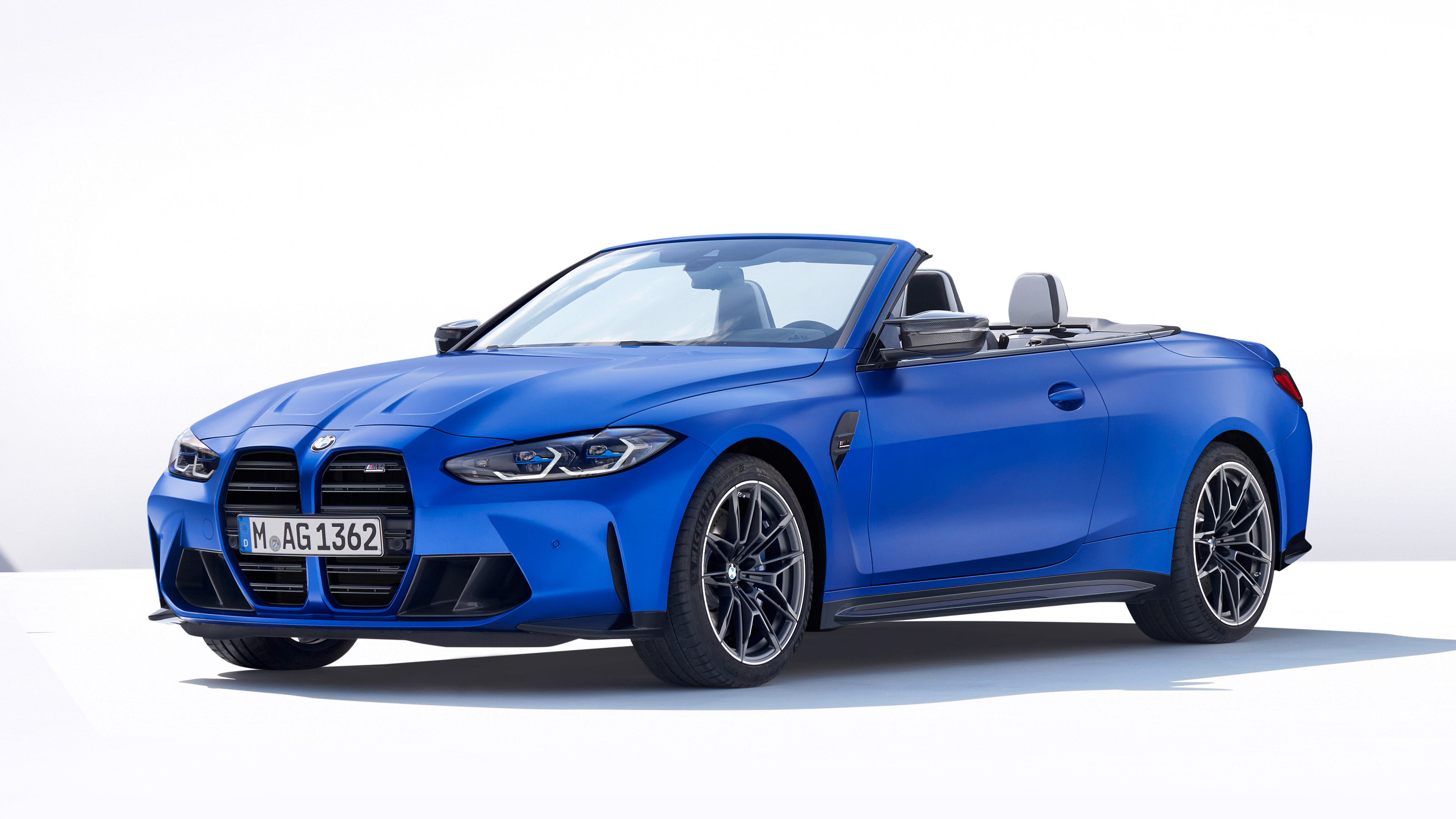 2021 BMW M4 Competition Convertible M xDrive - front 3/4 view