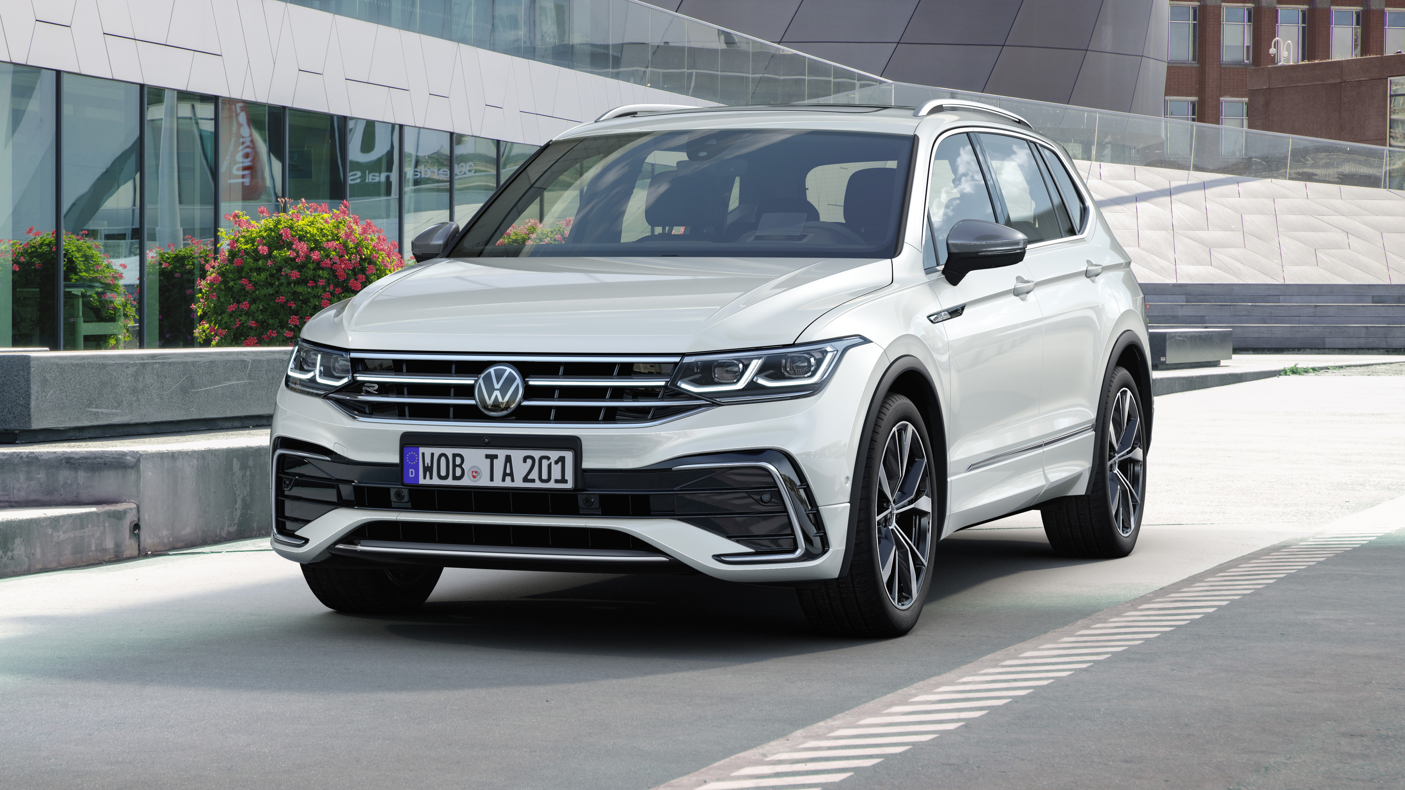 2021 Volkswagen Tiguan Allspace - front 3/4 static