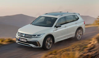 2021 Volkswagen Tiguan Allspace - front 3/4 dynamic
