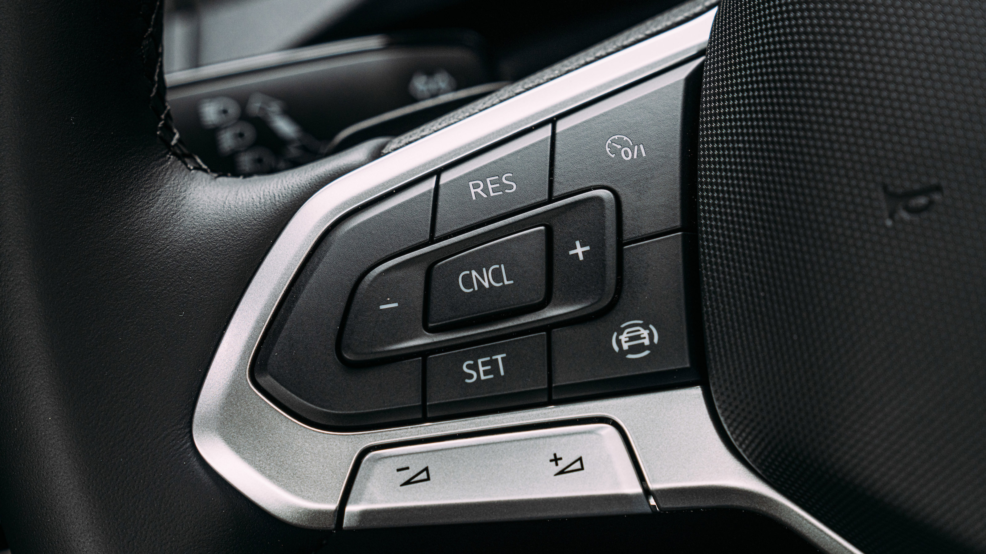 Volkswagen Caddy MPV steering wheel buttons