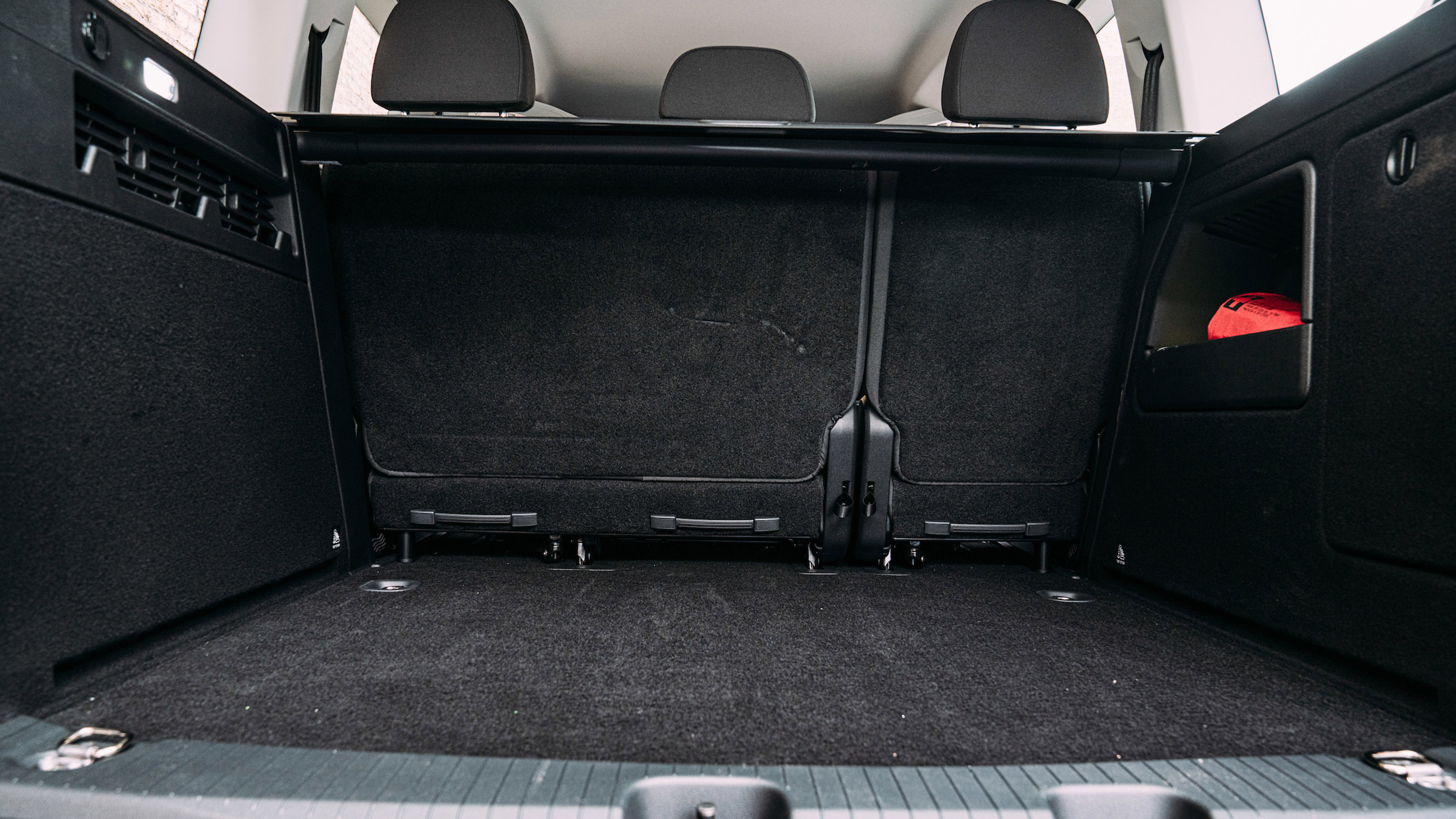 Volkswagen Caddy MPV boot