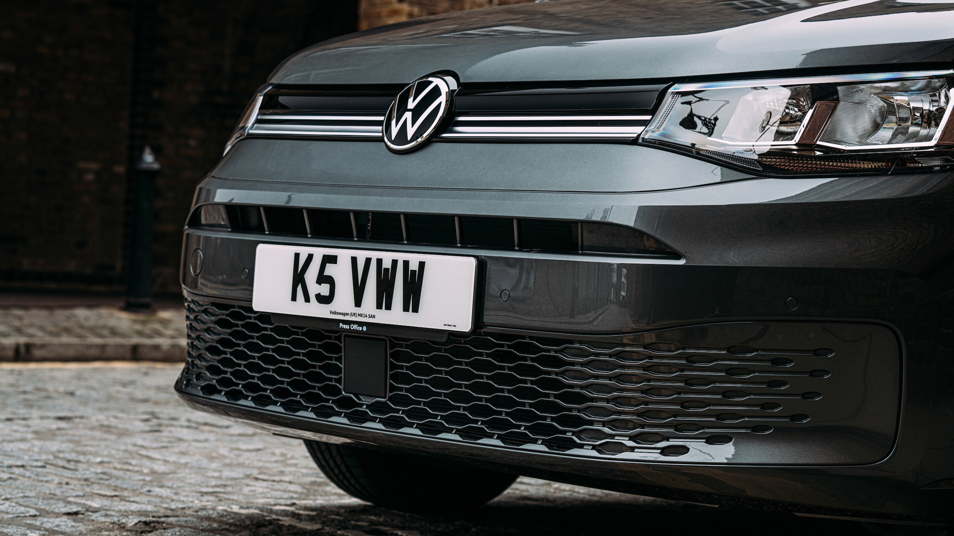 Volkswagen Caddy MPV front end detail