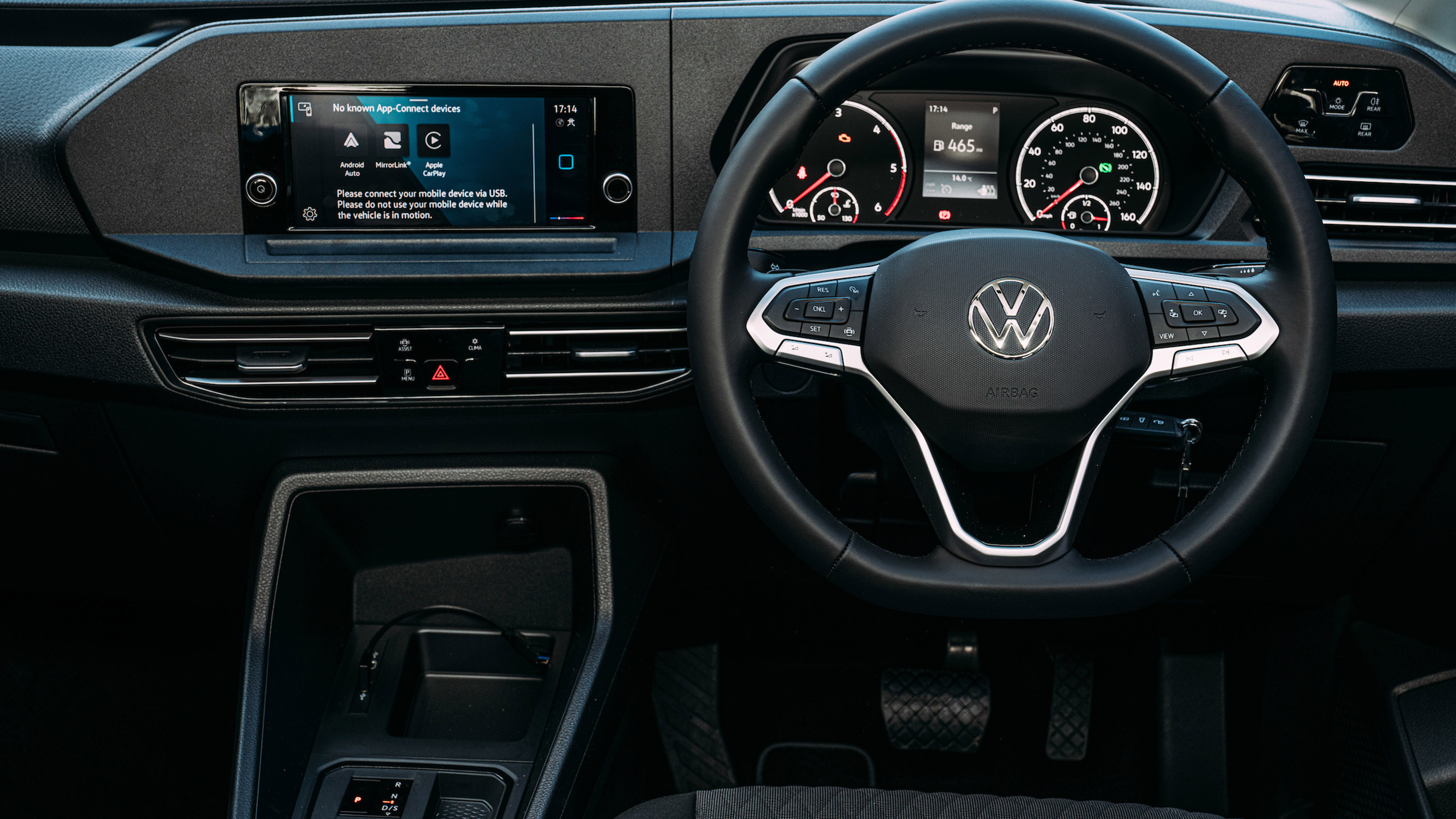 Volkswagen Caddy MPV interior (standard screens)