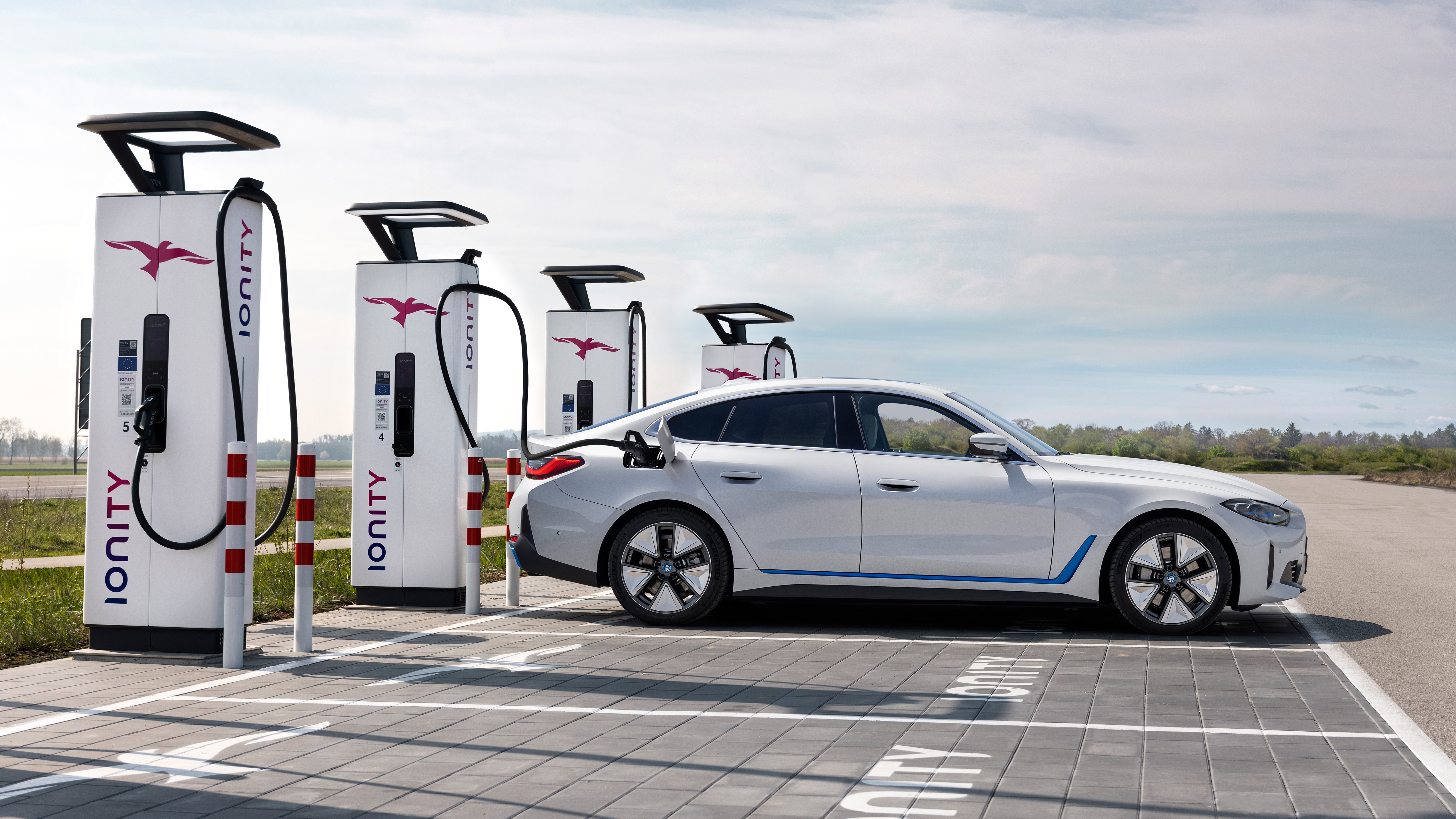 2021 BMW i4 eDrive40 - charging 