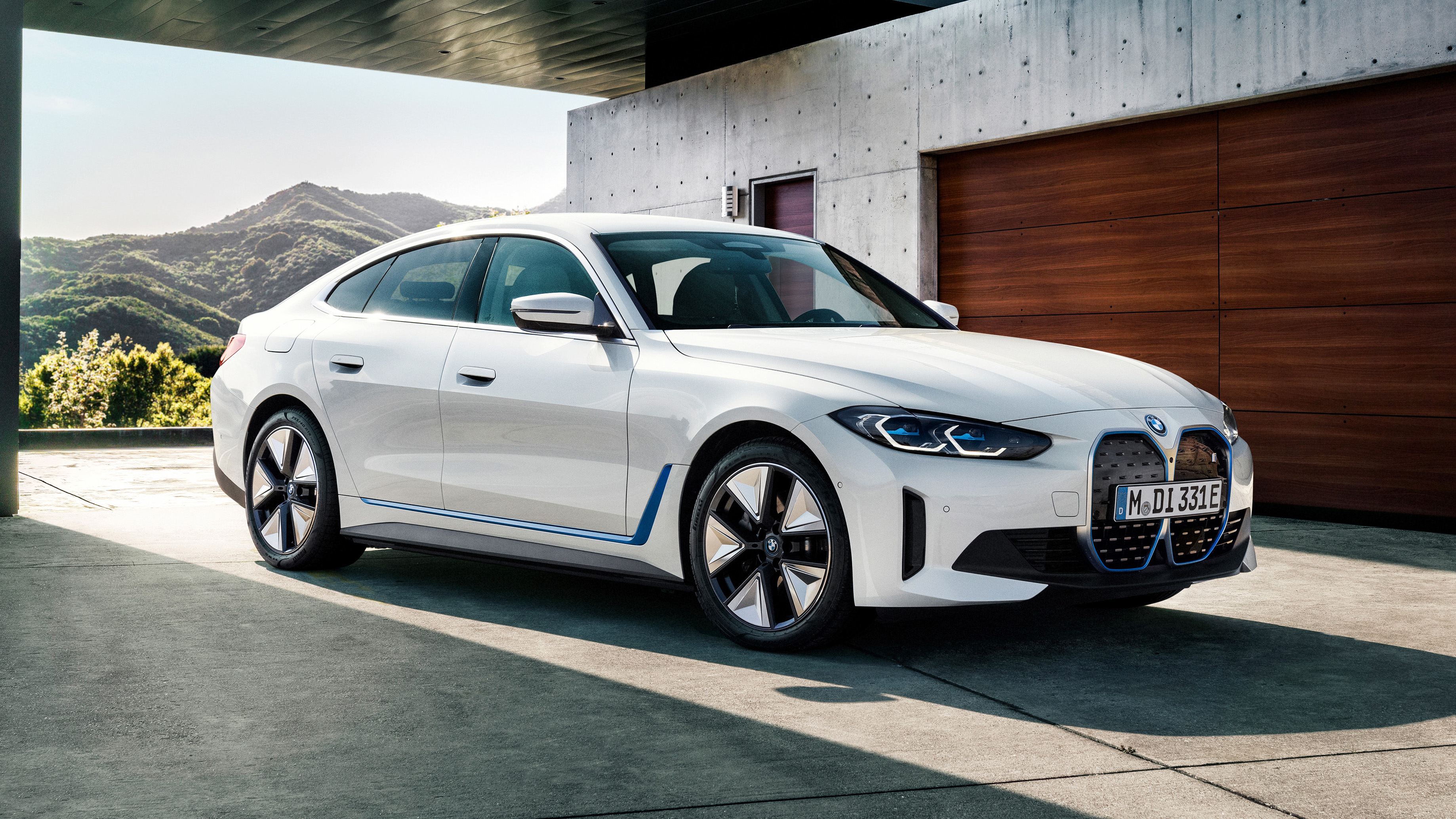 2021 BMW i4 eDrive40 - front 3/4