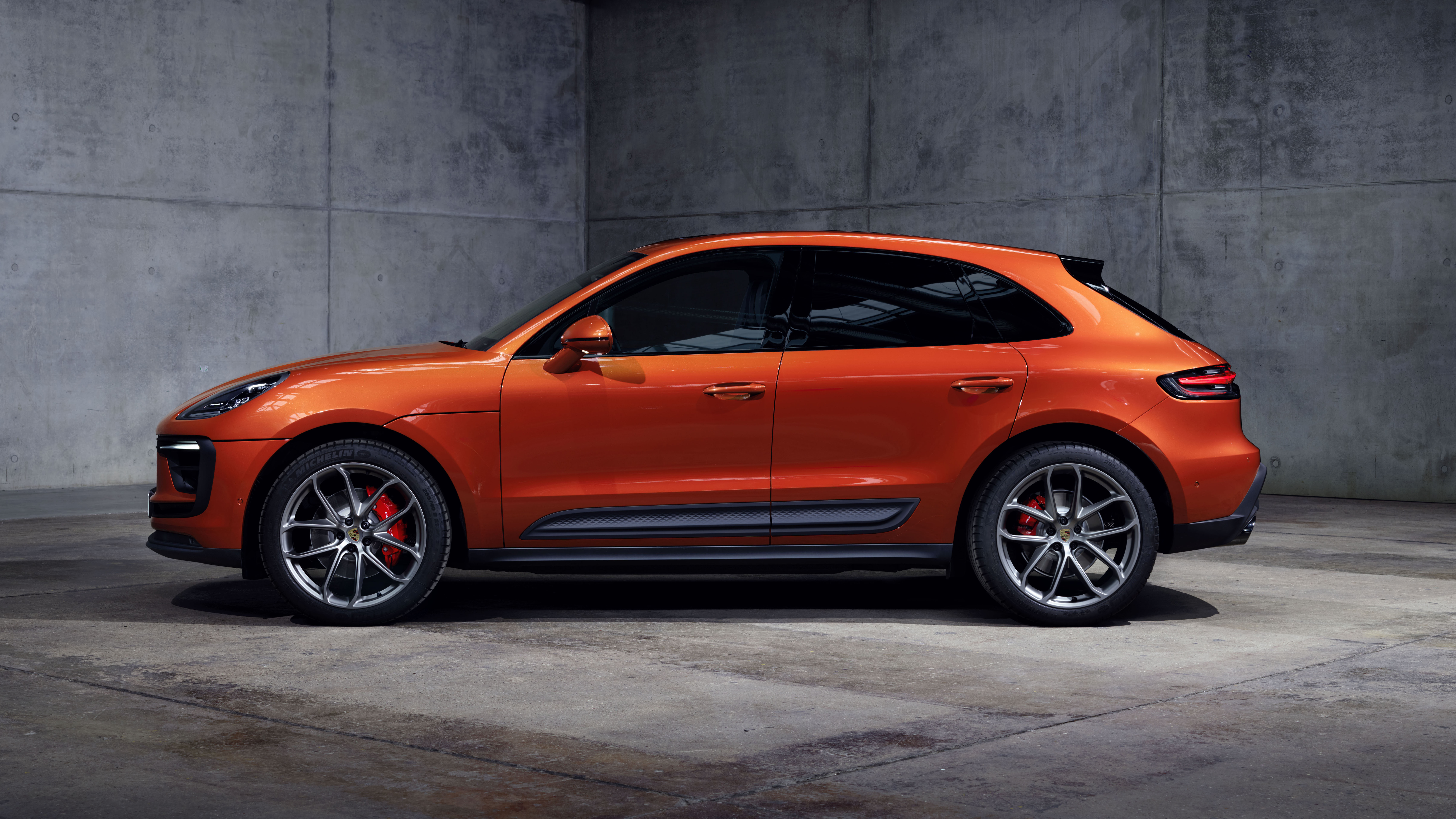 2021 Porsche Macan S - side static 