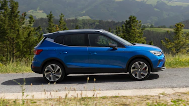 2021 SEAT Arona - side dynamic