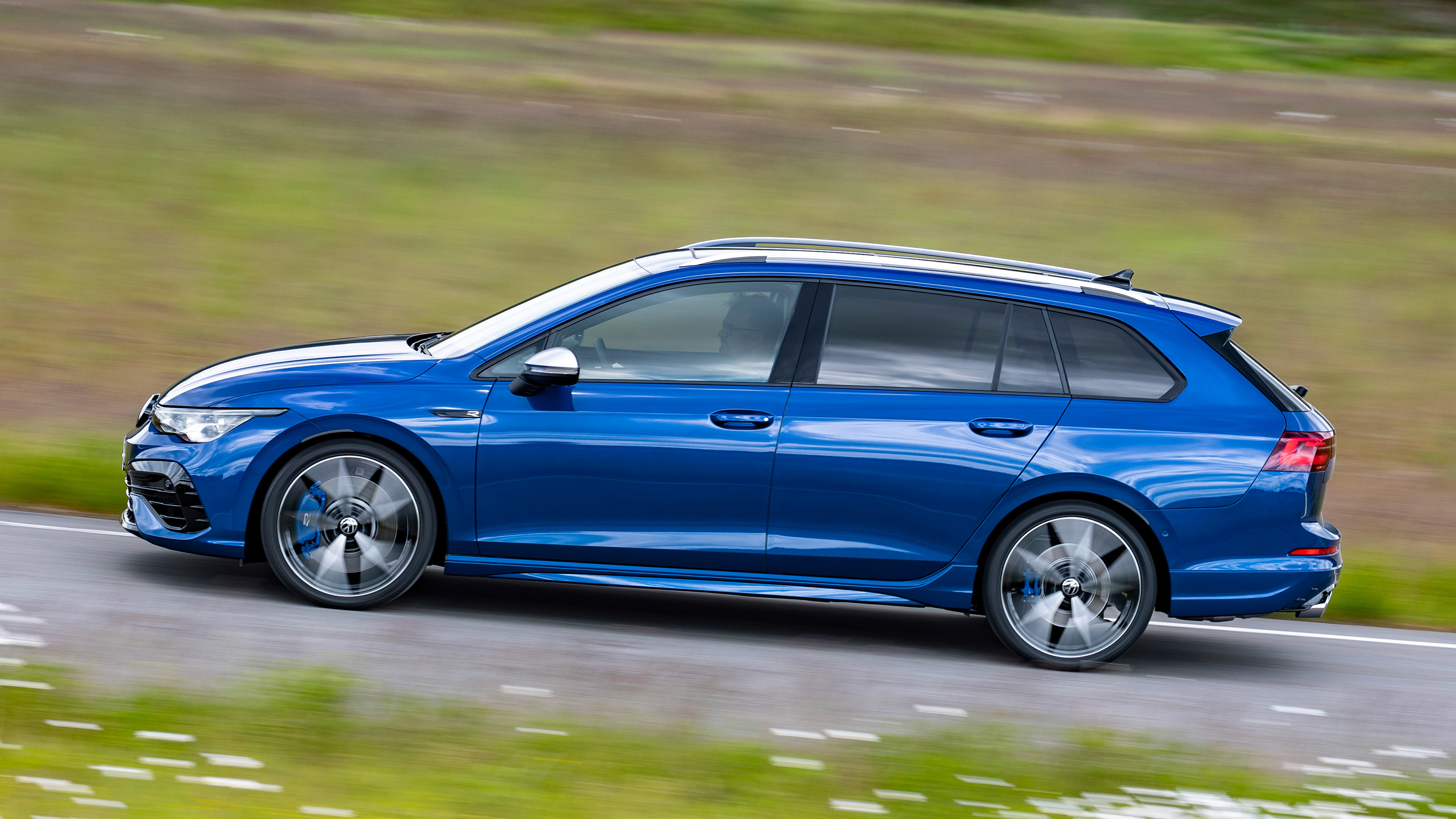 2021 Volkswagen Golf R Estate - passing 
