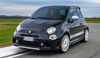 Abarth 695 Esseesse - front 3/4 dynamic