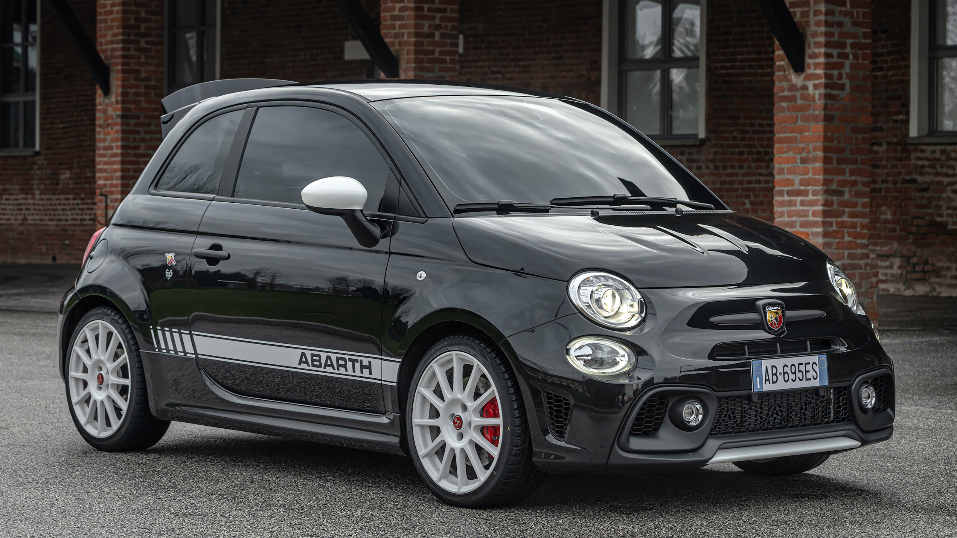 Abarth 695 Esseesse - static 