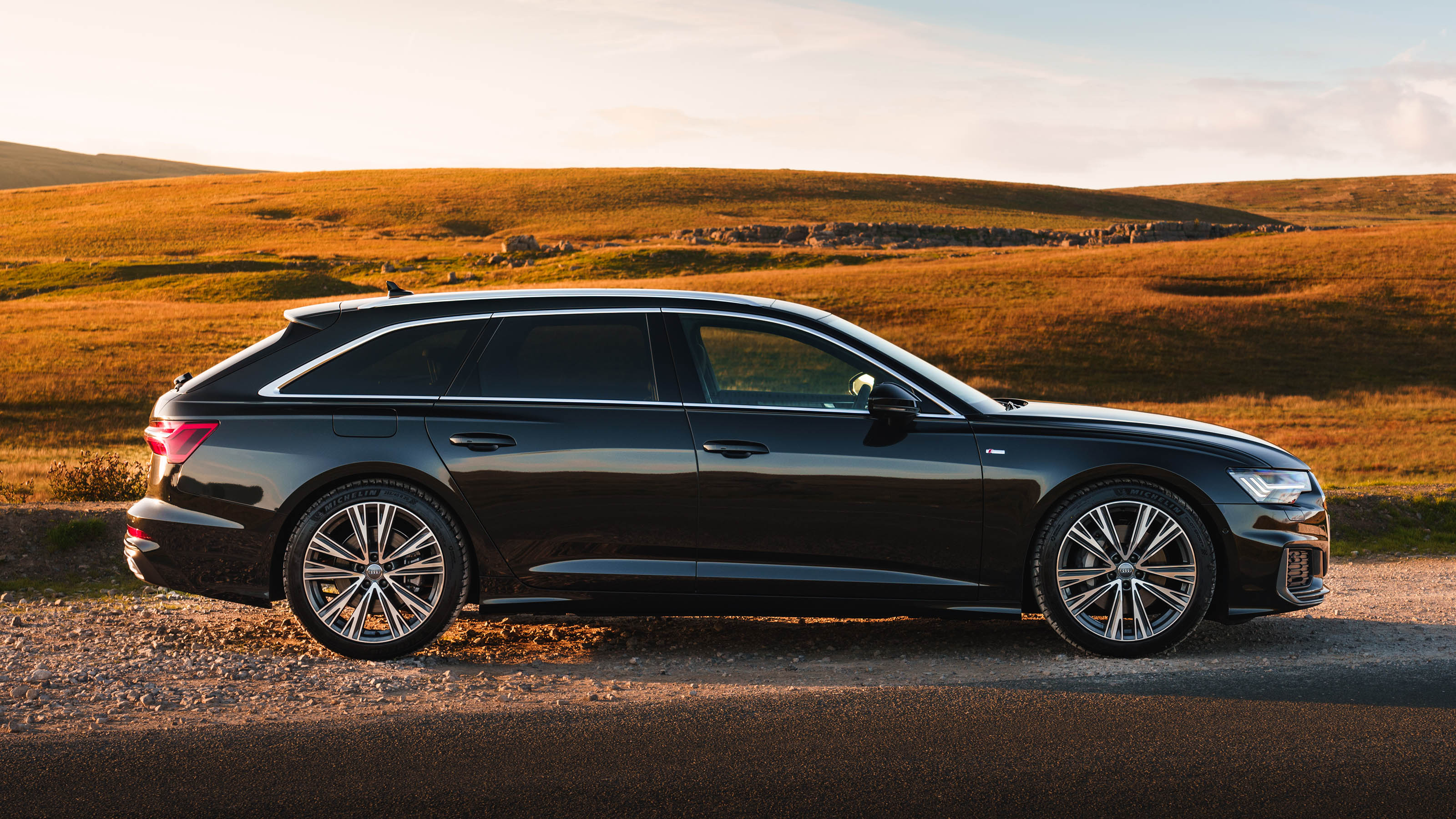 Audi A6 Avant side