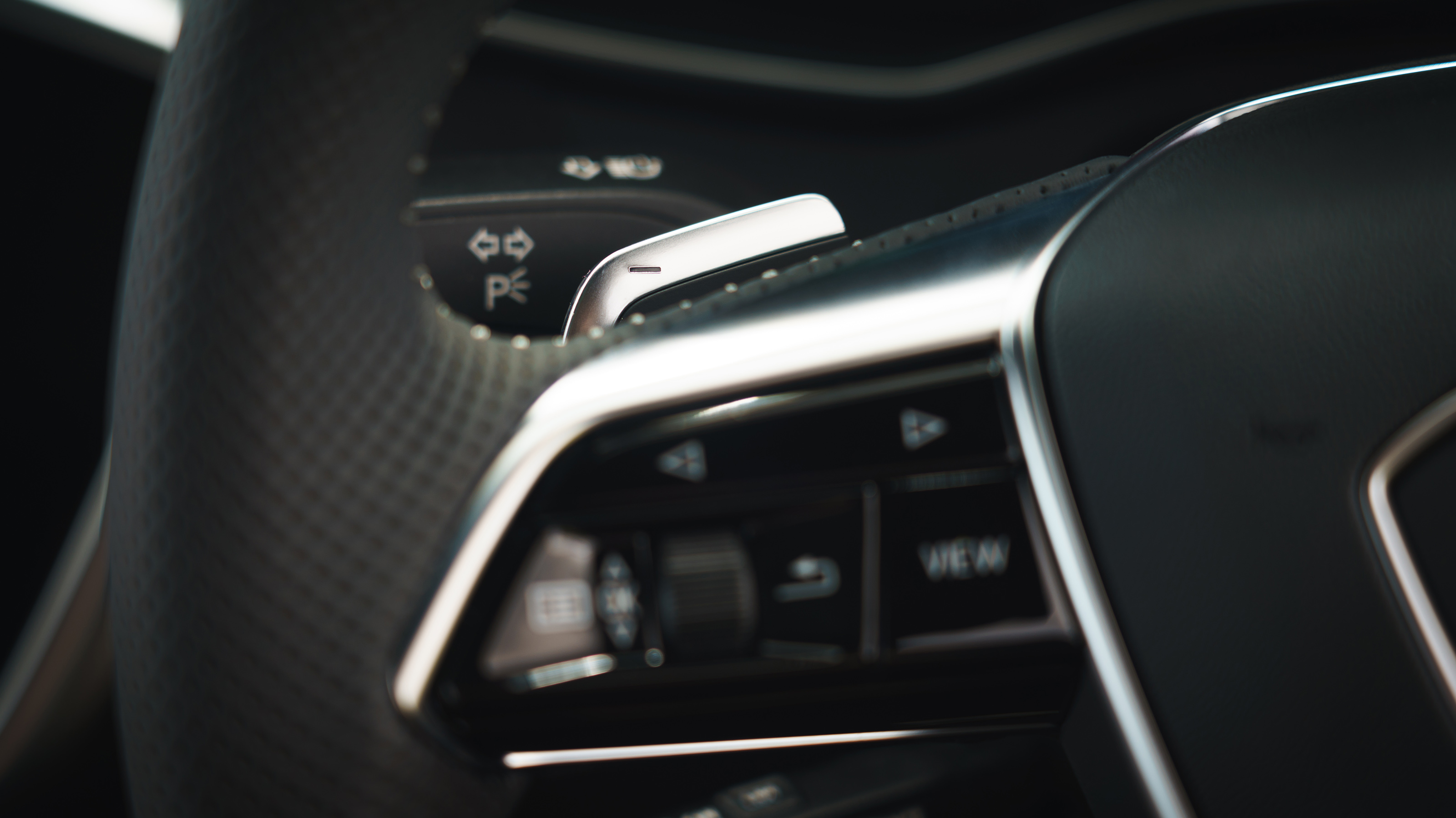 Audi A6 Avant steering wheel buttons