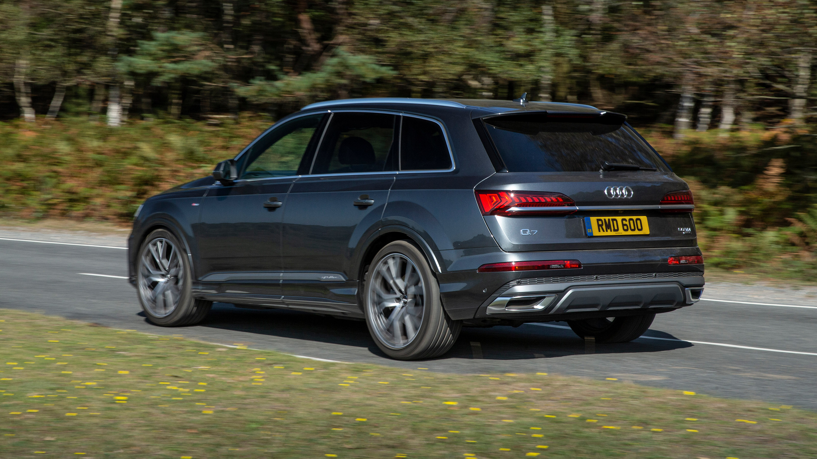 Audi Q7 SUV rear 3/4 cornering