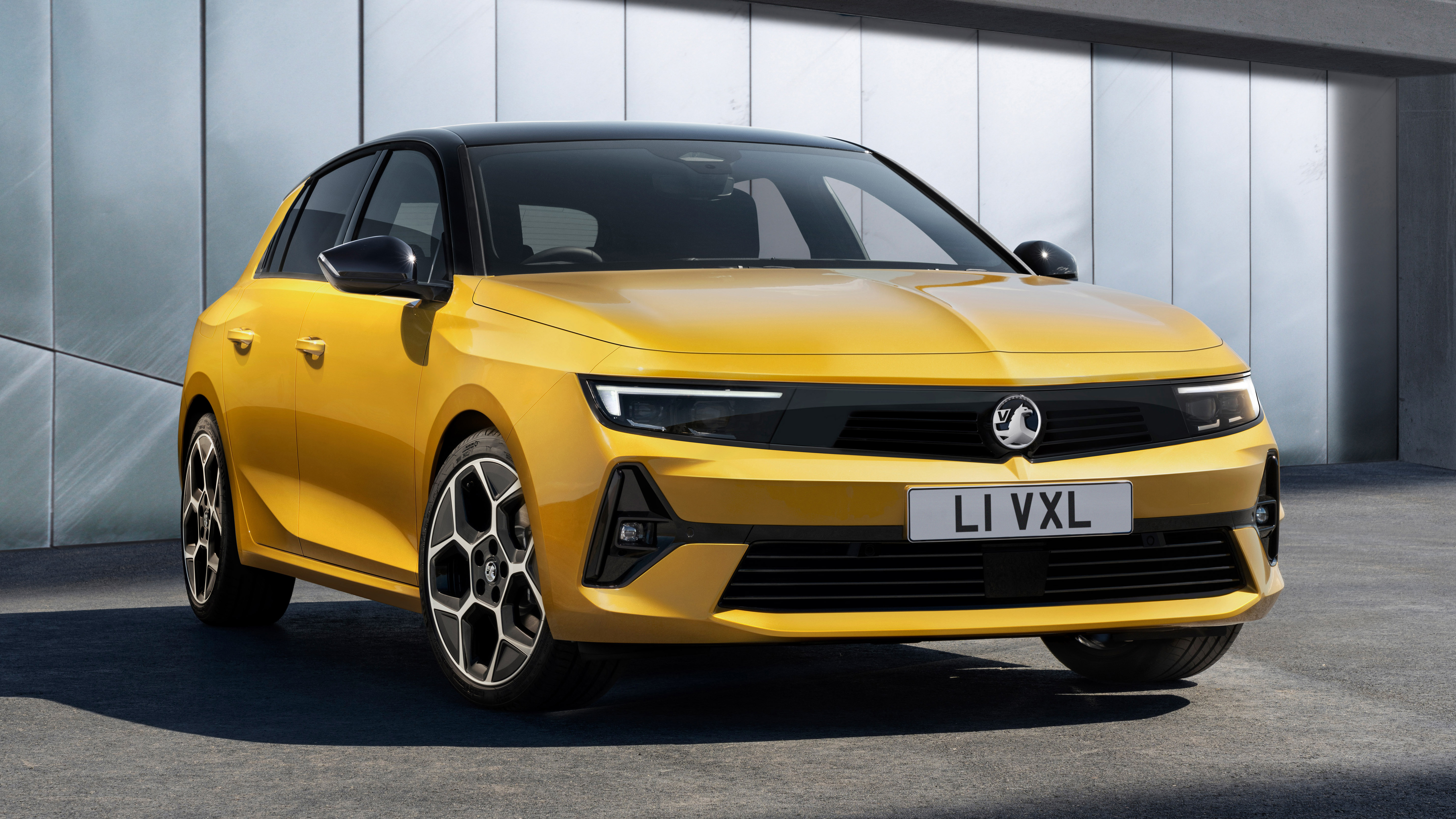 2021 Vauxhall Astra - front 3/4