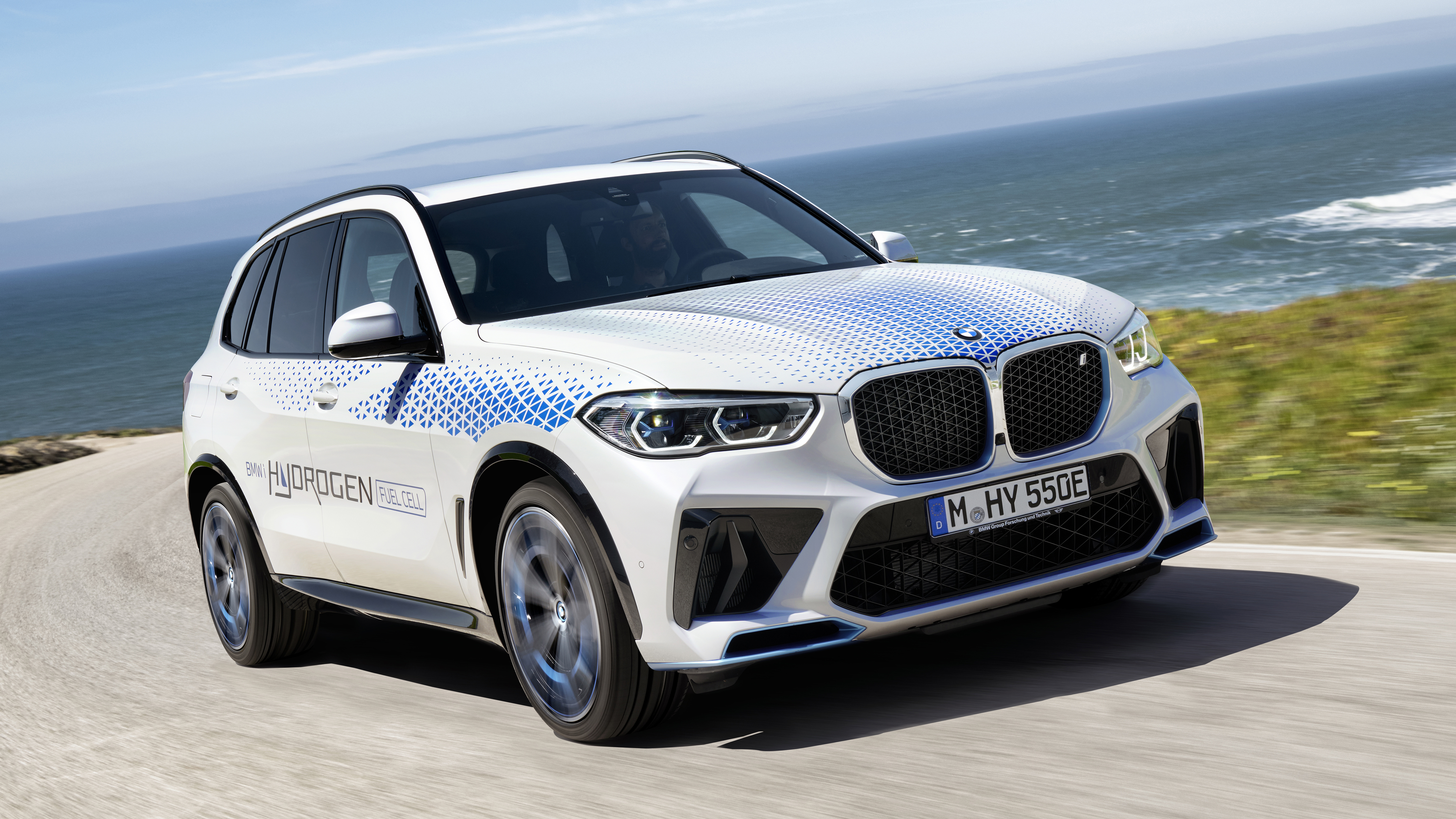 BMW iX5 Hydrogen - front 3/4 dynamic (right) 