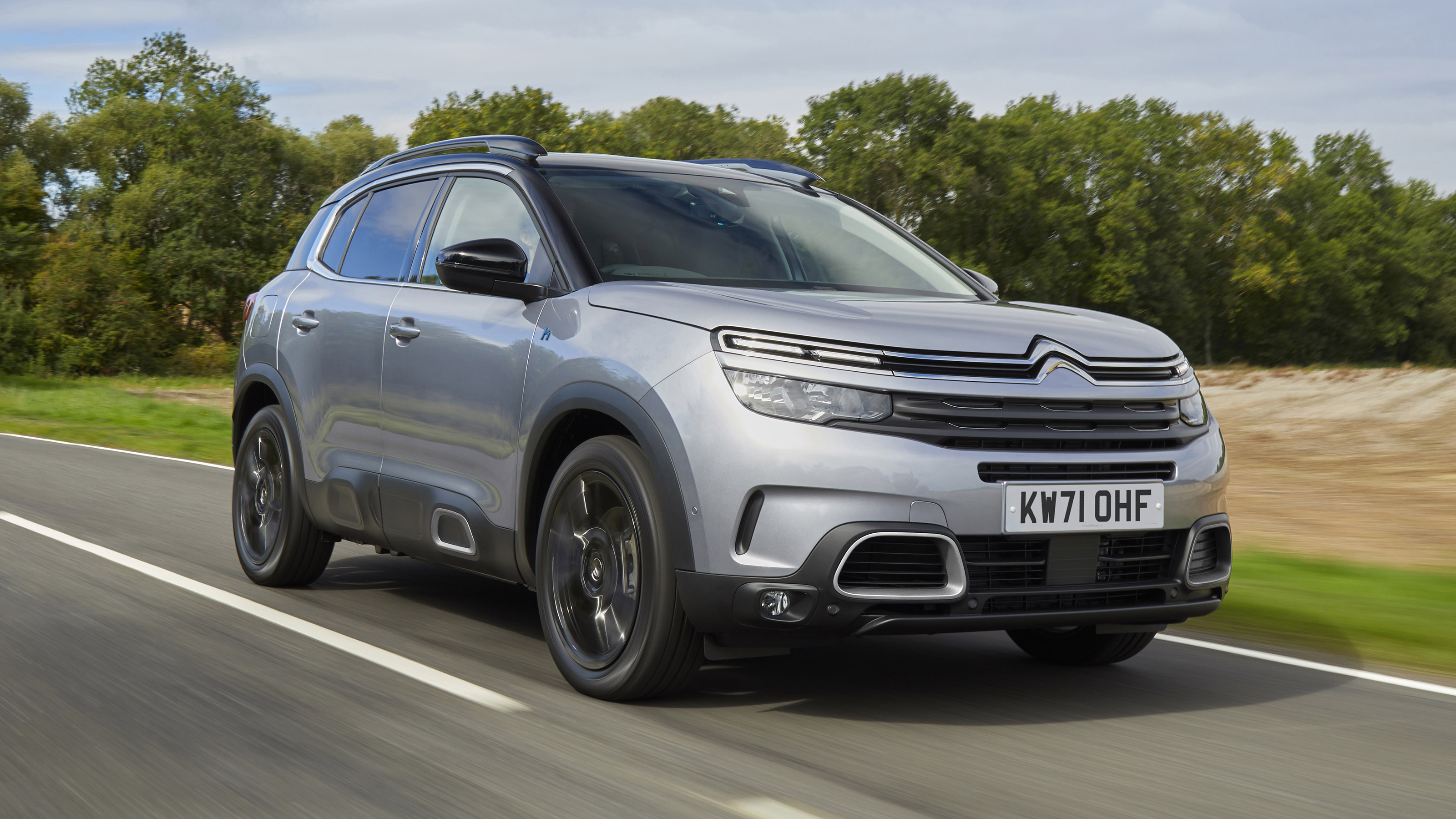 Citroen C5 Aircross Hybrid Black Edition driving