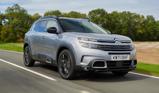 Citroen C5 Aircross Hybrid Black Edition driving