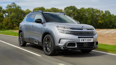 Citroen C5 Aircross Hybrid Black Edition driving
