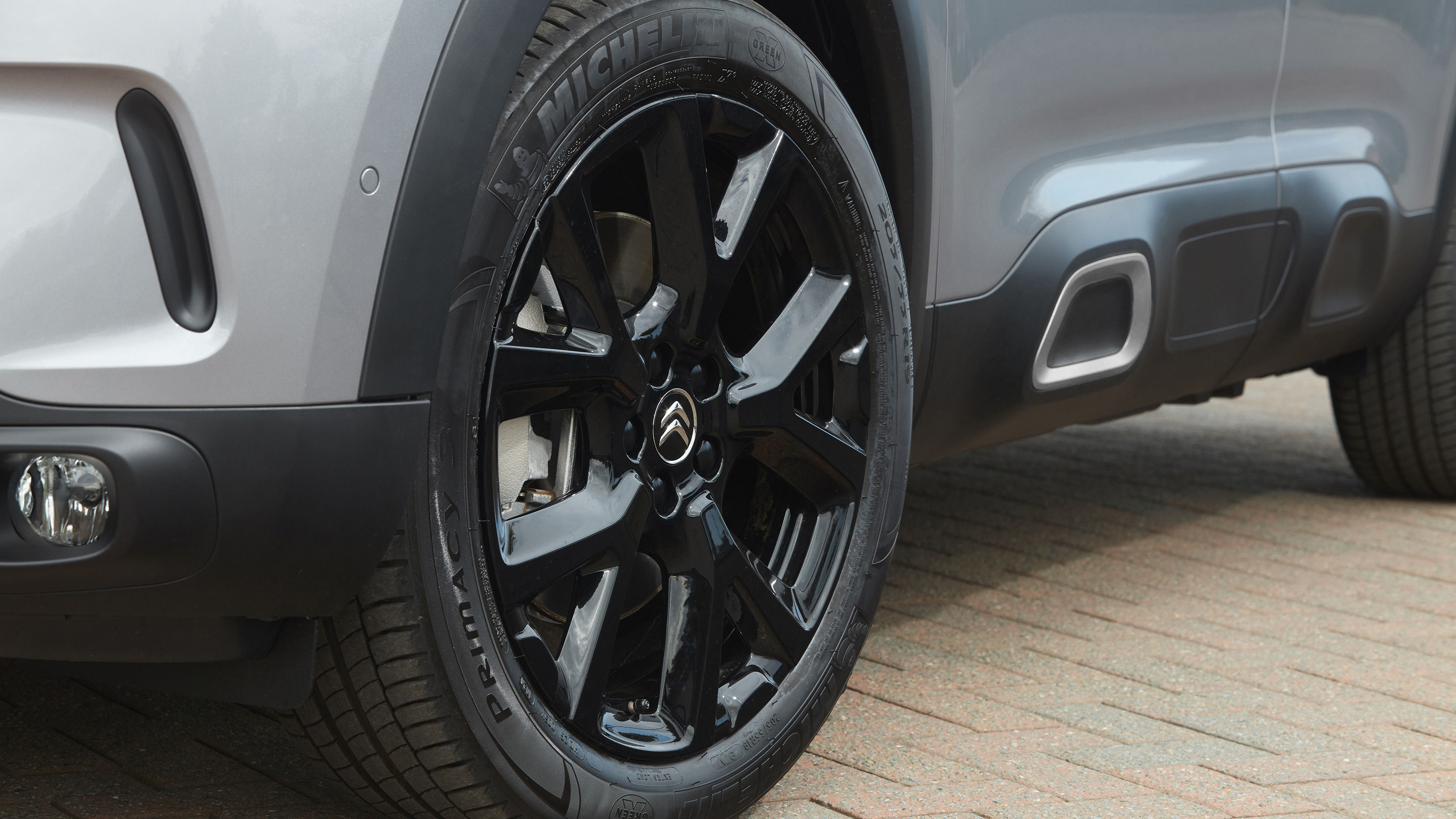 Citroen C5 Aircross Hybrid Black Edition wheel