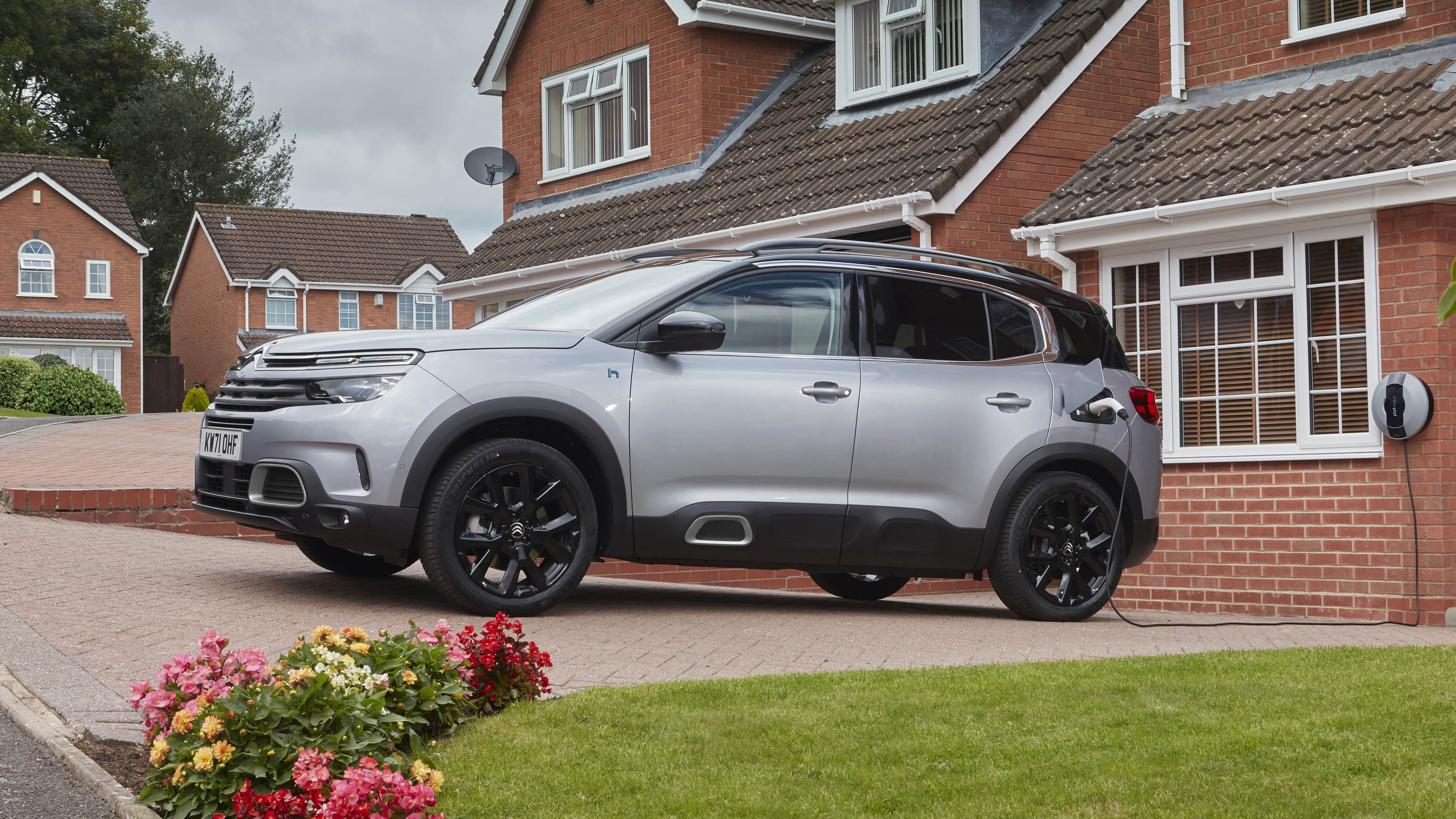Citroen C5 Aircross Hybrid Black Edition charging outside house